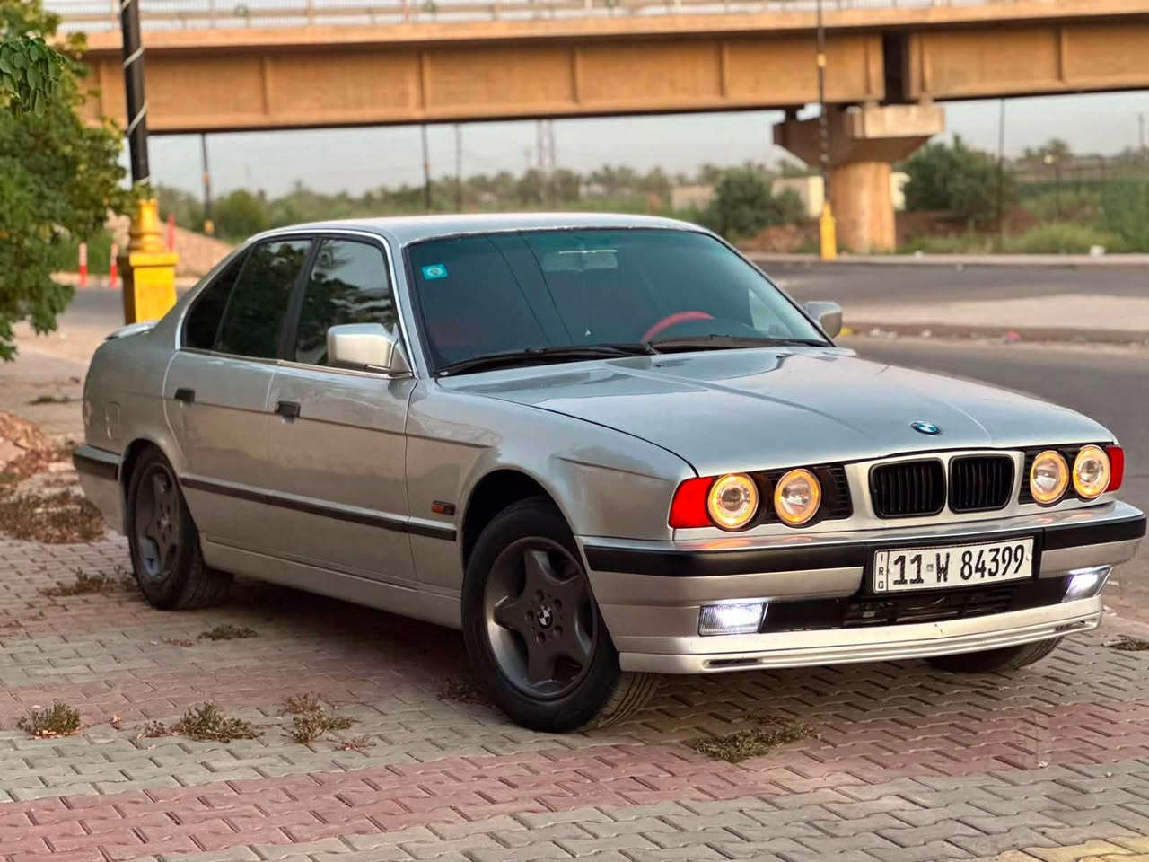 السلام عليكم 
BMW 520 
مكينه مفتوح 525
موديل 1991 
سنويه لغايه 2030
صدر امامي وخلفي بحاله جيده 
تبريد شغال ثلج ❄️
رقم بغداد دولي  شرط التحويل 
سعر 55 وبيه مجال بسيط 
الاتصال على رقم *********** 
مكان السياره بغداد
