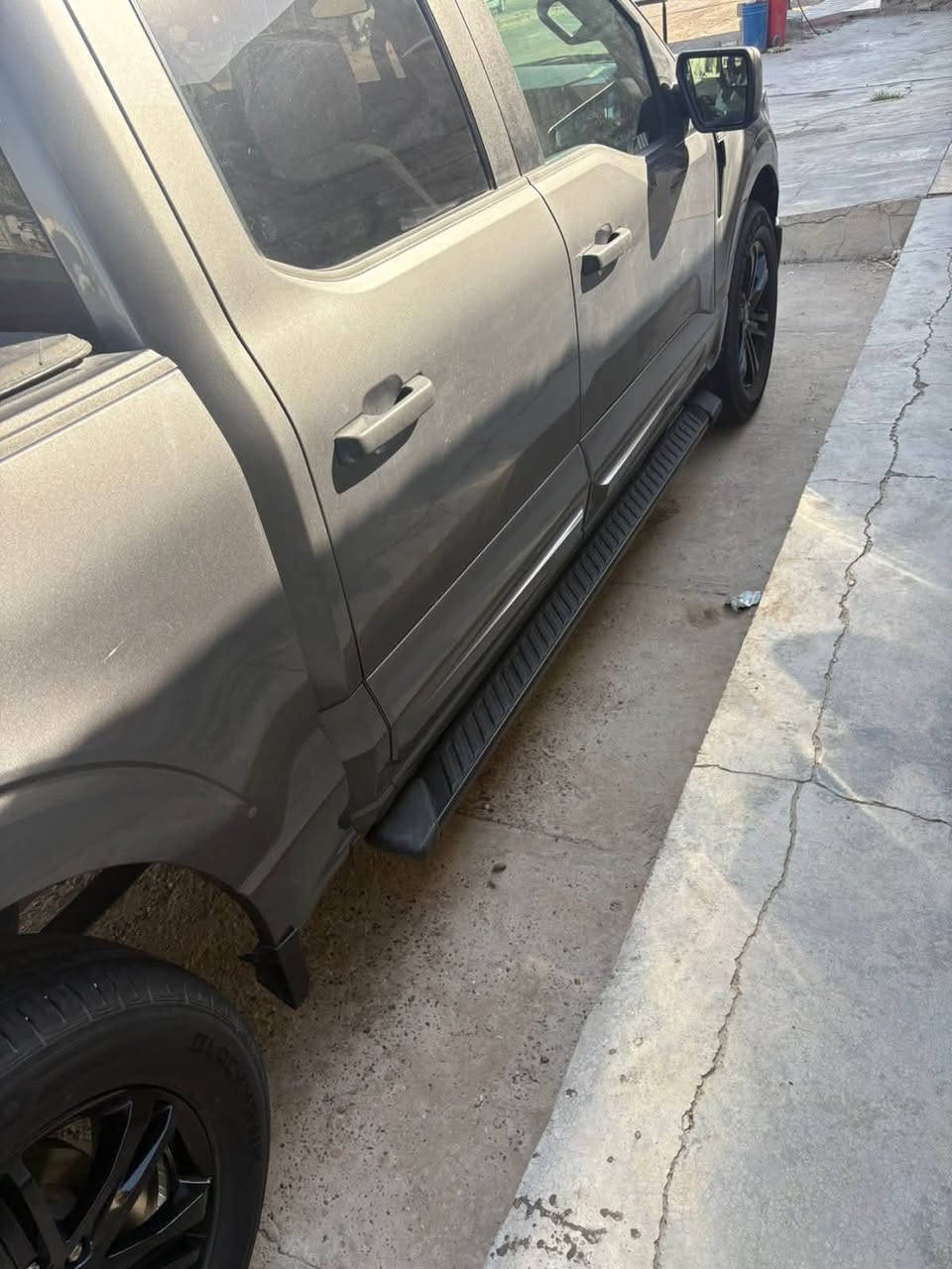 متوفر دوسات تفصيخ F150 بلادى *********** متوفر ايضا توصيل 🚚

نص مكتوب في الصور:
- علي الزاخوري ***********
