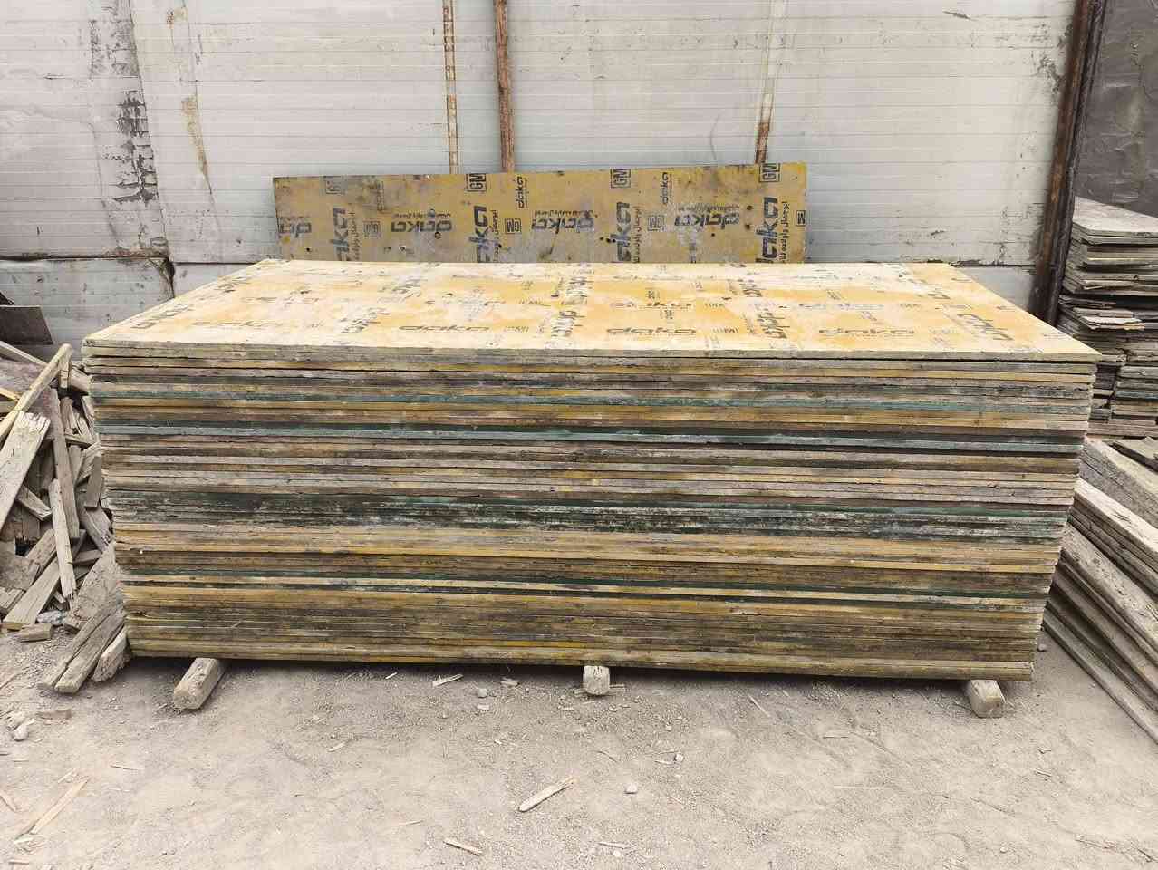 سير طول 3 متر للبيع عدد 3 مكعبات ونص
وسير طول متر ونص عدد 3 مكعبات ونص شغله وحده

وبلايود استندر عدد 47 قطعه ايطالي كيج 18
***********

