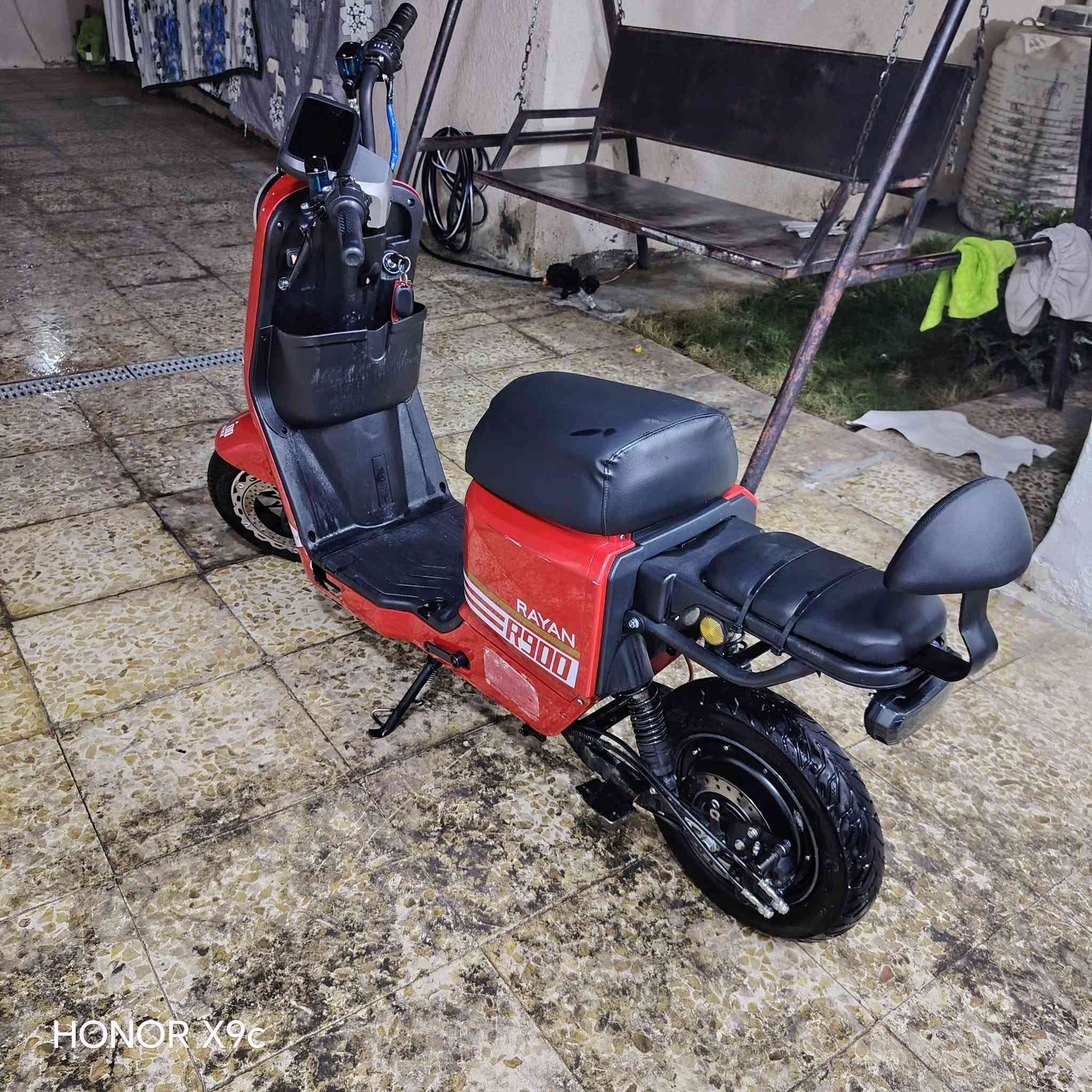 R900 • أحمر • بطاريات 100%