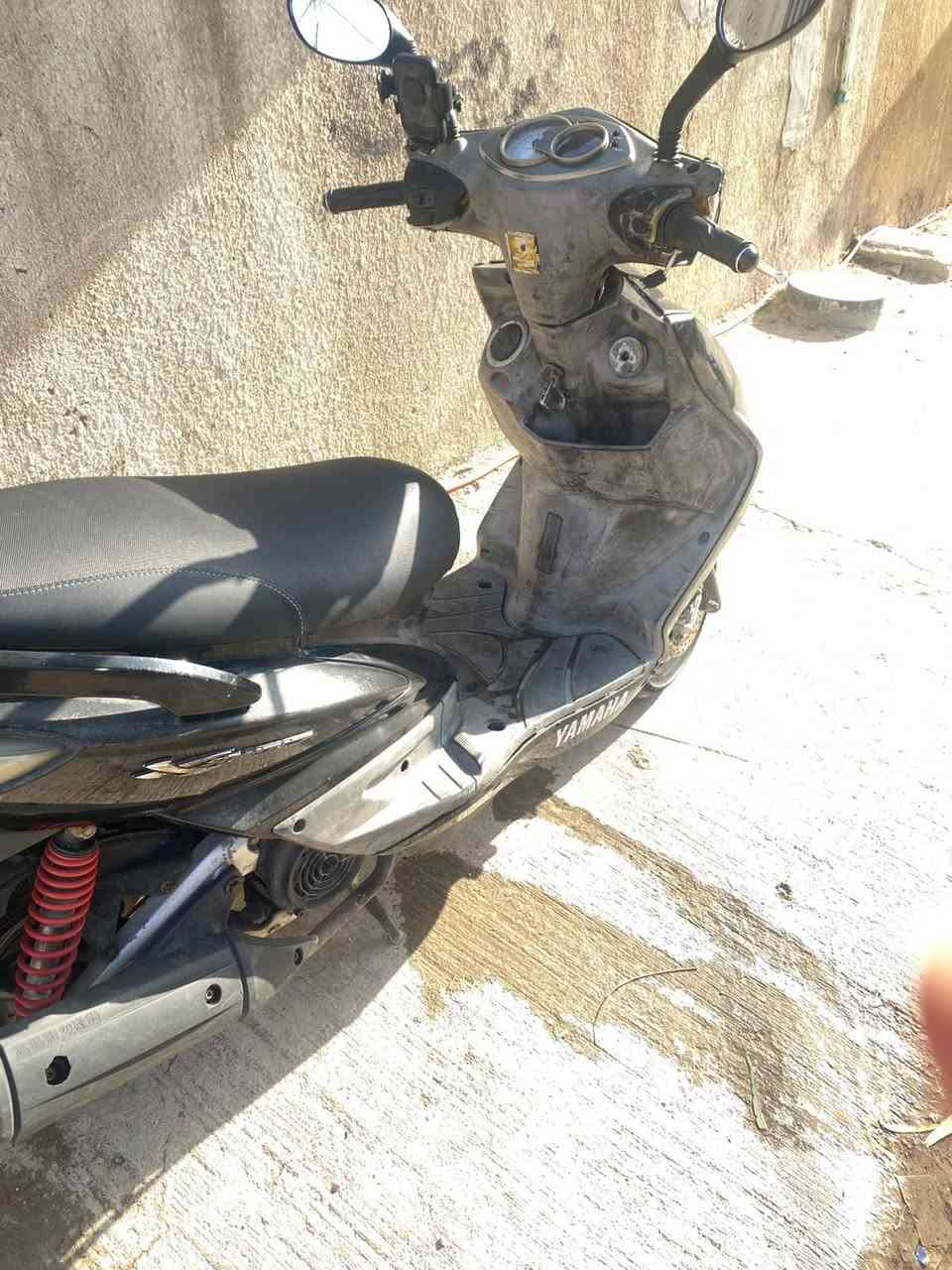 السلام عليكم دراجه سكنس فحل نوزل مكفولة من أي شي بيه الشاشه واكفه والابريك الامامي السعر ٦٥٠ وبيه مجال حك الجيه المكان الحرية بالدولعي شارع الحسابات رقمي للتواصل ***********
