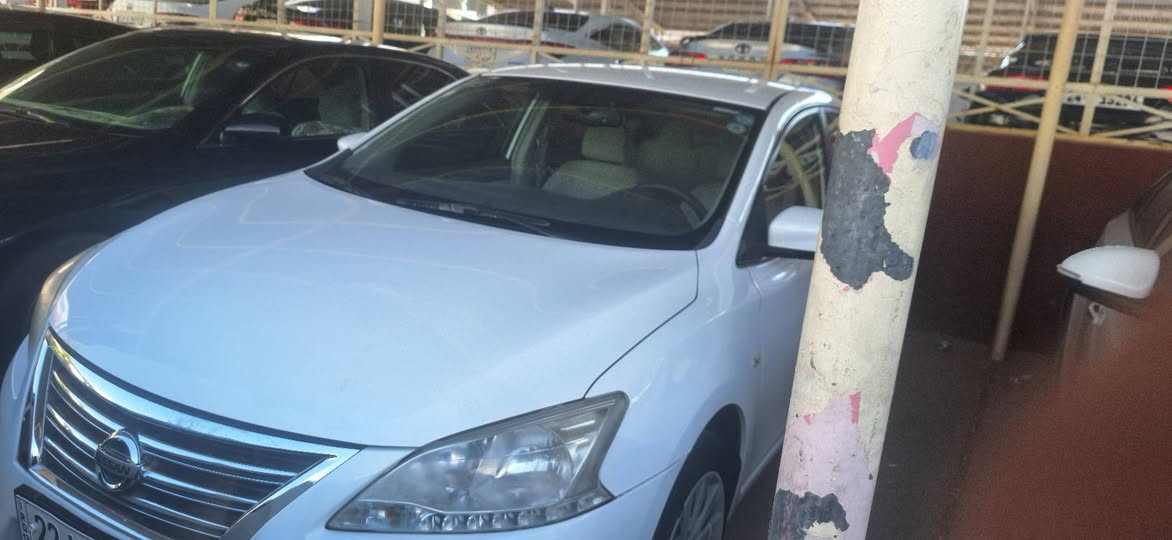 Sentra 2018
***********
باب السائق صبغ
بدون دواخل
 كير و مكينة شرط
السعر 115 و مجال
المكان  دهوك
