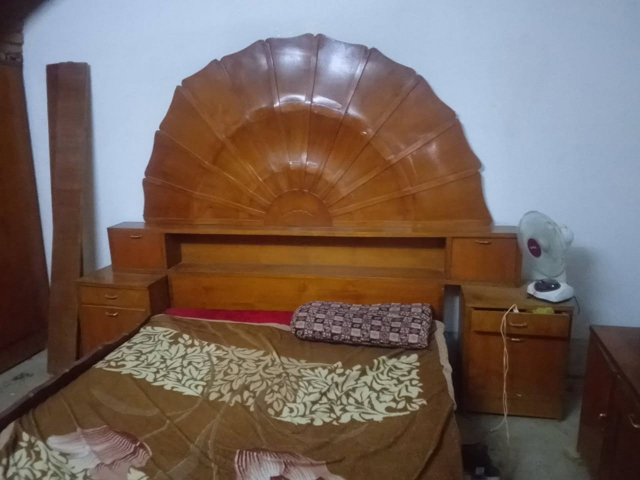 غرفه نوم مستخدم السعر 300وبيها مجال التصال ***********
