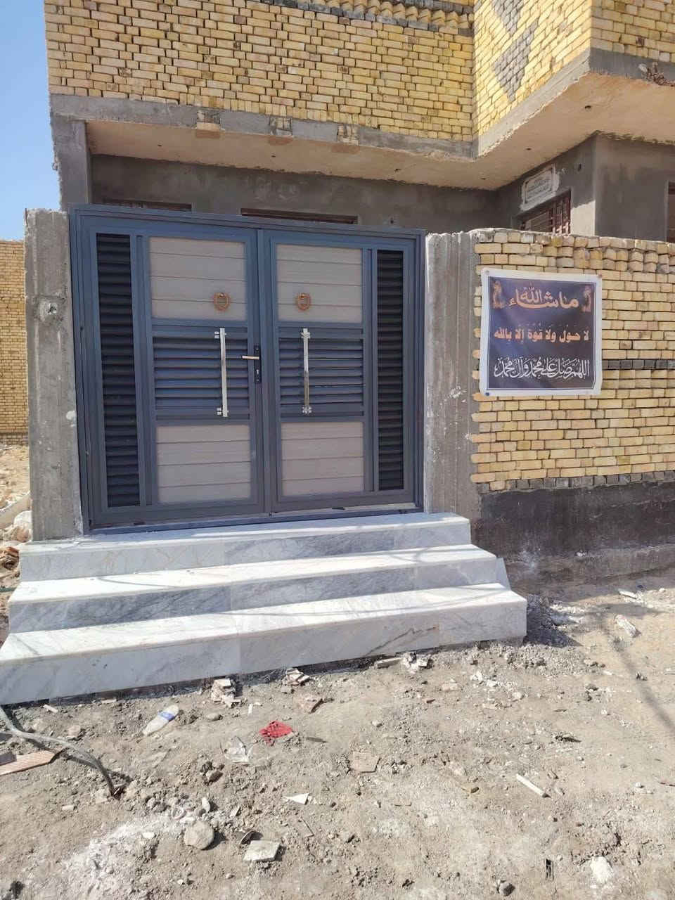 ***********  للتواصل

نص مكتوب في الصور:
- محمد الحداد
- منذ ٢٠ دقيقة
- أعجبني
- تعليق
- مشاركة