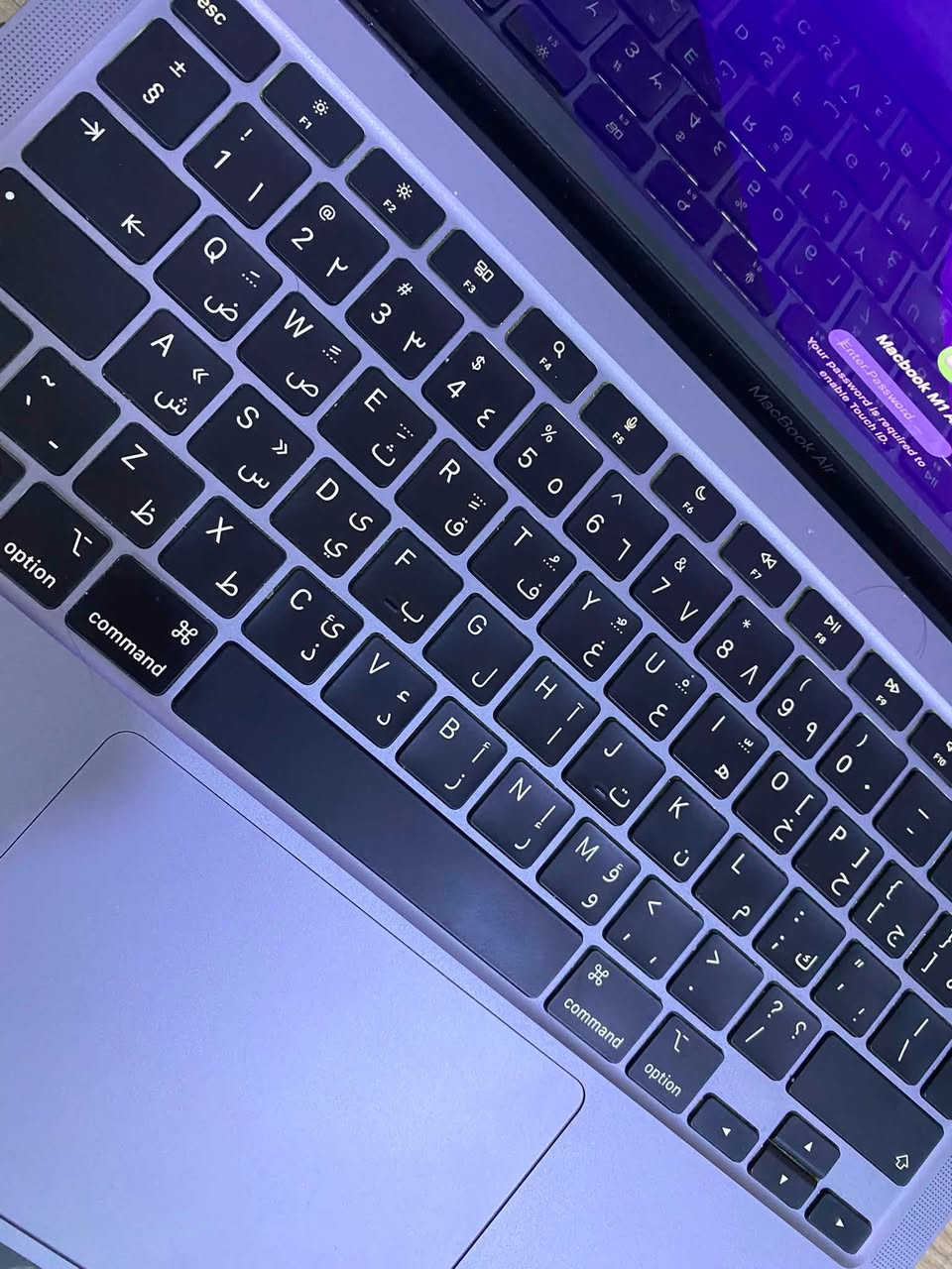 Mac book air m1
بطارية ٩٠ 
نظافة ١٠٠٪؜ 
كفرات اصليه وواقية شاشة 
شرق اوسط كيبورد عربي بلادي 
معاه شاحنته الاصلية فقط بدون كارتون 
السعر ٦٧٥ الف وبي مجال 
مكاني بغداد الغزالية 
*********** واتساب 
*********** اتصال
