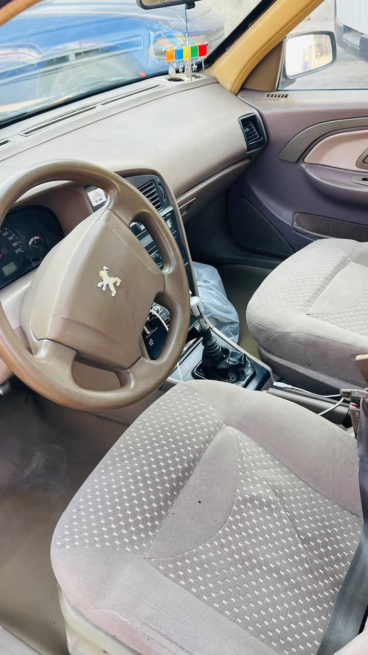 سلام عليكم شباب 
بيجو 405 مديل 2015 كير مكينت كارتون 
مكينه فرنسي 
تبريد شغال حداديه جديده 
كفاله من كشي فقط الهلال معمر 
تخم تاير جديد 
مكلف بل نشر 
***********
***********
السعر 39 وبيهه مجال

نص مكتوب في الصور:
- CHILL
