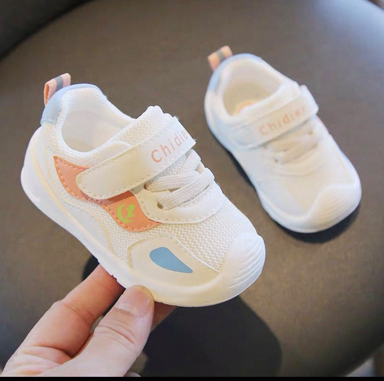 👟✨ أحذية ولادي وبناتي ✨👟
وصلتكم موديلات مرتبة وحلوة 😍
خامة تركية 🇹🇷 وجودة تليق بأطفالكم 💕
موديلات متنوعة وألوان حلوة تناسب الولادي والبناتي 👦🏻👧🏻

📍 عالم الأطفال
النجف – حي ميسان – شارع البوريات – مقابل مجمع لولوه
📞 للحجز والاستفسار: ***********
🚚 يوجد توصيل لجميع المحافظات
