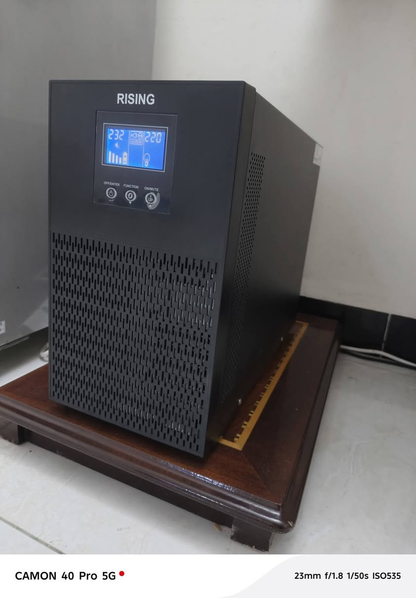 السلام عليكم ups online 3kv للبيع مكاني (بغداد) 
استخدام ثلاث اشهر تقريبا ال  ups وحش بكل جدارة 
وما واجهت اي مشكلة بالاستخدام ما عدى الصوت الكل يعرف صوت مراوح ال online العالية بس اني حال المشكلة ومبدل المراوح بنوع silent يعني لوز اللوز اني اخذتة 450 وبدلت المراوح صارن ب 50 يعني صار علية 500 بس مرتاح من الصوت 😌 وهو وحدة هسة ب500
الجهاز بعدة جديد بس بعت ال pc وجاي ابيعة 😂 لان وحدة بقة بالغرفة وانقهرت عليه 😂😂
سعر الجهاز 350 الف ولا تكلي غالي شوف الاسعار وتعال احجي والجهاز حالة حال الجديد هذا رقمي *********** اتصل رصيد او تعال واتس واني بالخدمة 🥰🥰
