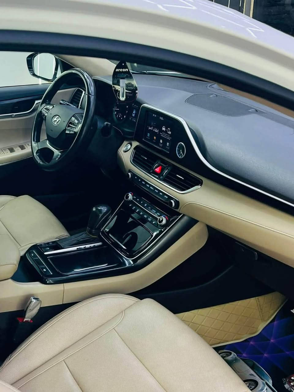 تاج راسي انت ❤️
*للبيع هونداي ازيرا Hyundai Azera 2019*
*رقم اربيل: 22-A 17517*

*المواصفات:*
- *اللون*: ابيض لؤلؤي
- *المنشأ*: خليجي
- *المحرك*: 3.3 V6
- *الكير*: اوتوماتيك شرط
- *المواصفات*: فول فول للأخير 1/1
 - كشنات جلد بيجي
 - ويل كروم
 - تخم تاير جديد
 - كفالة عامة
 - كر محرك شرط
 - ترايك وين ما تريد
- *الحالة*: نظيفة - الاضافات بعد على المشتري
- *المكان*: الكوت / واسط

*السعر: 180 ورقة*
*قابل للتفاوض*

*للاستفسار: ***********

سيارة مكفولة من كلشي، اللي يريد النظافة والرزانه 👑
تعال افحص بأي مكان يعجبك

؟
