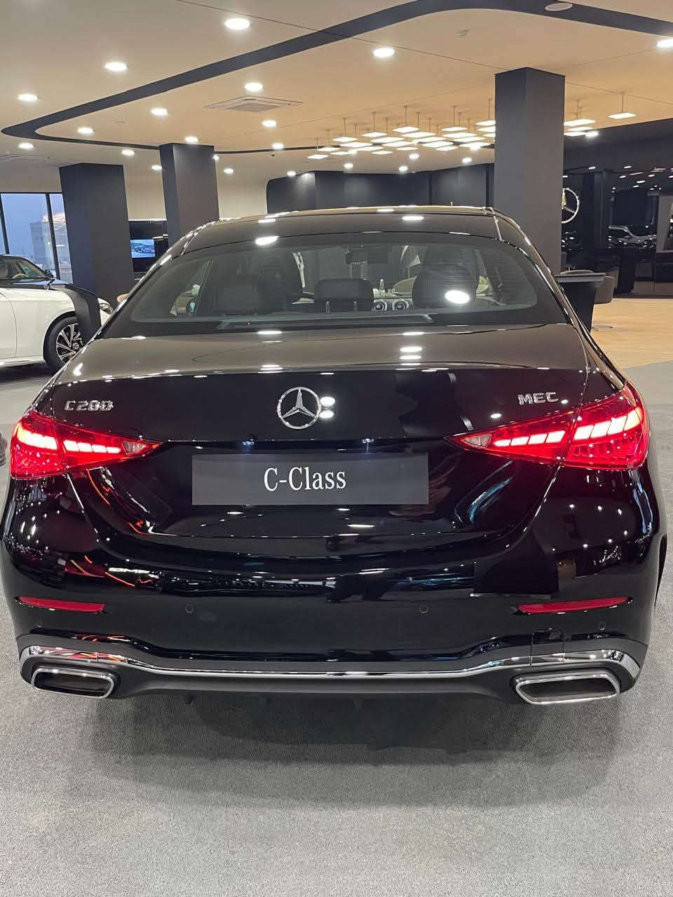 السلام عليكم
مرسيدس C200 AMG موديل 2025 خليجي (وكالة العراق)

السيارة ماشيه 3,500 كم

 موديل: 2025

السيارة خليجي وكالة MEC العراق 

✅ محرك: 1500 تيربو 

السيارة رقم بغداد السيارة مغلفة PPF بالكامل الداخل والخارج 
عند شركة جيوشيلد

المواصفات:

* فل أوبشن

* شاشة عدادات رقمية

* شاشة MBUX

* Apple CarPlay وAndroid Auto

* كاميرا خلفية

* حساسات أمامية وخلفية

* مثبت سرعة

* دخول ذكي وتشغيل بصمة

* فتحة سقف بانوراما

* مقاعد جلد كهربائية

* تدفئة للمقاعد مع خاصية المساج

* إنارة داخلية محيطية 64 لون

* إضاءة LED

* ويل حجم 19 تو سايز

💰 السعر: 78,500,000 مليون دينار عراقي

وبيها مجال بسيط

السيارة بحالة الوكالة، ولا تحتاج أي مصروف

مكان السيارة بغداد الاعظمية 

للاستفسار الاتصال على الرقم ***********

