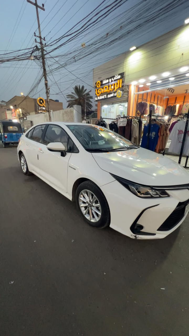 كورلا هايبرد موديل 22 
ماشيه 72
سياره جديده بيها ملاحضات بسيطه 
واضحه بل صور 
السعر 145  بيها مجال 
داخل مشمشي فول مواصفات كشنات جلد وفتحه وبصمه 
مكان السياره الامين الثانيه 
***********
