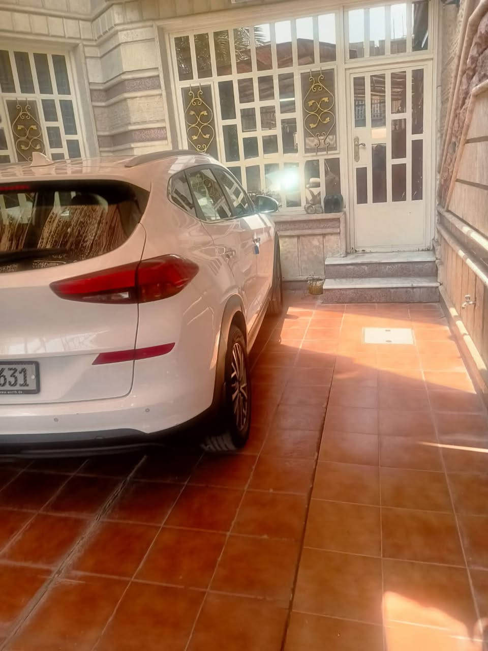 HYUNDYI TUCSON(وكالة القاصد)
الموديل :-2019
عداد المسافة :-70000 كم
حجم المحرك :-2000 doch 
لوحات التسجيل :- بغداد بأسمي سنوية مجددة 2029 
المواصفات :-
1- بصمة ابواب وصندوق وتشغيل
2- نظام ترحيب عند الاقتراب
3- كرسي السائق كهرباء
4- كشنات جلد
5- شاشة اصلية +كامرا خلفية
6- اريل نفكيتر
7- شاحن واير ليس 
8- وبقية المواصفات الاساسية .
السعر :-18.500$ قابل للتفاوض
العنوان :- شارع فلسطين - حي المهندسين
للتواصل :-***********
السيارة مكفولة من الحادث والبارد والصبغ
