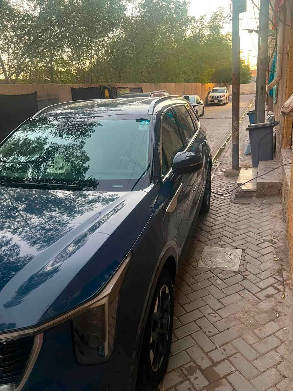 * الفئة: S (Sorento S)
* الوارد: أمريكي 🇺🇸
* المحرك: 4 سلندر، 2500
* اللون الخارجي: نيلي لون مميز
* الممشى: [25000] ميل فقط.
* رقم السيارة: [بغداد بأسمي]

المواصفات:
•بصمة ابواب
•تشغيل عن بعد دخول ذكي
•داخل لونين + مقاعد جلد تدفئة (مقعد السائق كهرباء )
•رادارات امامي خلفي  وحساسات
•مانع اصطدام وتوقف ذاتي
•ويل كب كروم حجم ١٨ 
•تبريد قطعتين

•شاشة متصلة 
•ابل كاربلاي واندرويد اوتو 
•شاحن وايرلس 
•منافذ Type C موزعة بكل السيارة

الضرر ( موضح بالصور + تبديل بنيد وبيها طلقة بالقمارة+رصعة وخدوش بسيطة) بدون شواصي بدون اي شي 

ملاحظة : ضربةالبنيد ما واصله للراديتر ولا للبدنه حتى الدعامية نفسها 

مكان السيارة : بغداد 
السعر :240 وبيها مجال بسيط حك الجيه 

للاتصال او واتساب : ***********
