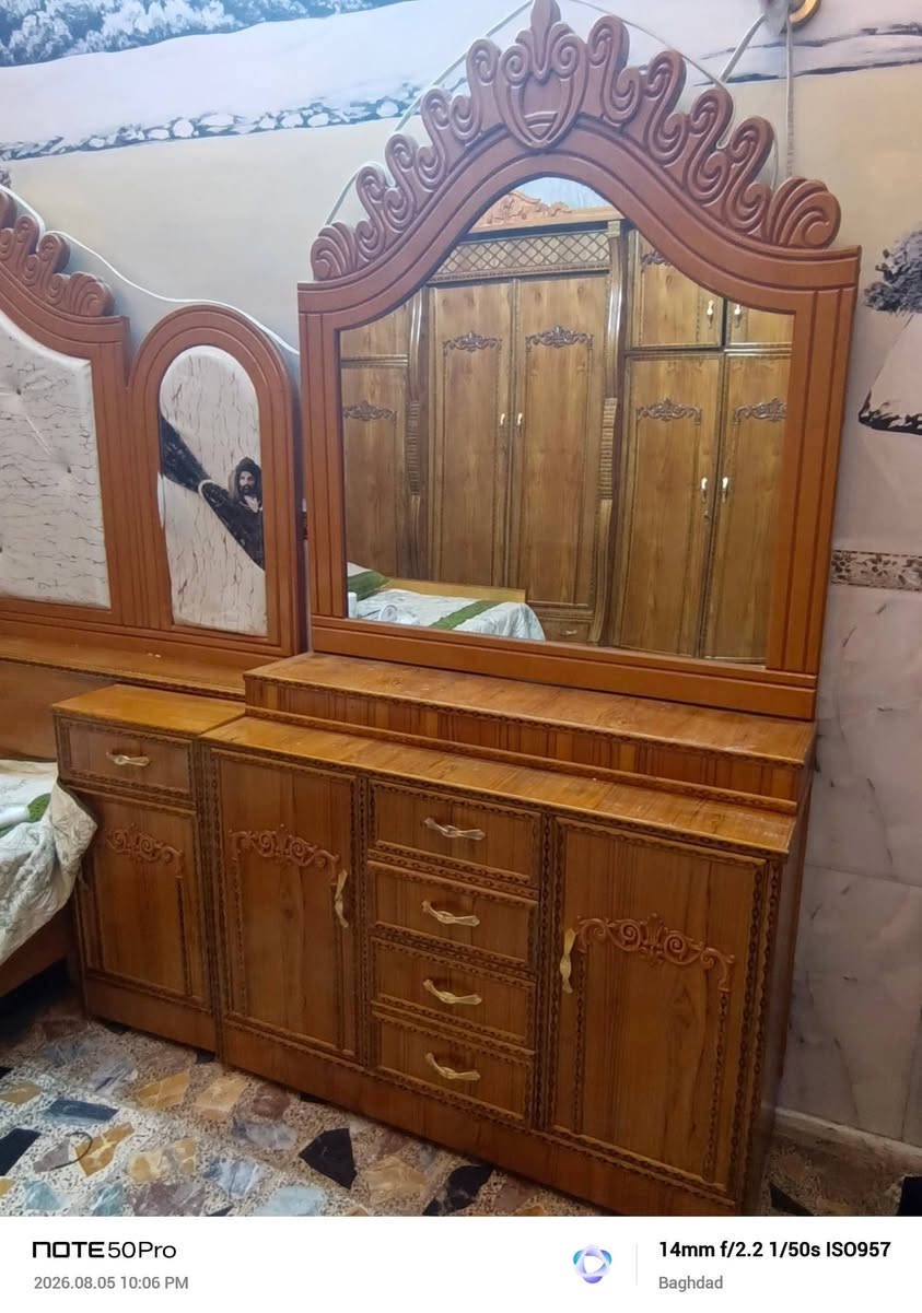 ‏السلام عليكم غرفة أخشاب نجارة عراقية للبيع  جديدة قبل شهرين أخذتها السعر مليون أو ميه أو بيها مجال المكان البلديات الاتصال ع الرقم أو ع الواتساب ***********
