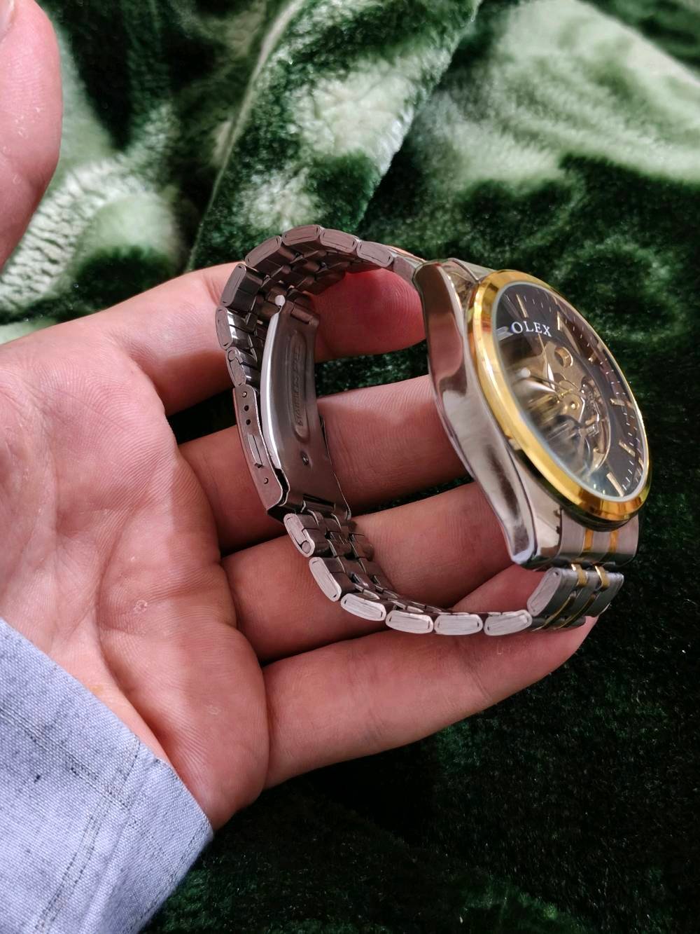ساعة جديدة نظام اتوماتيك وحلو سعرها100 الف بيها مجال اشوي