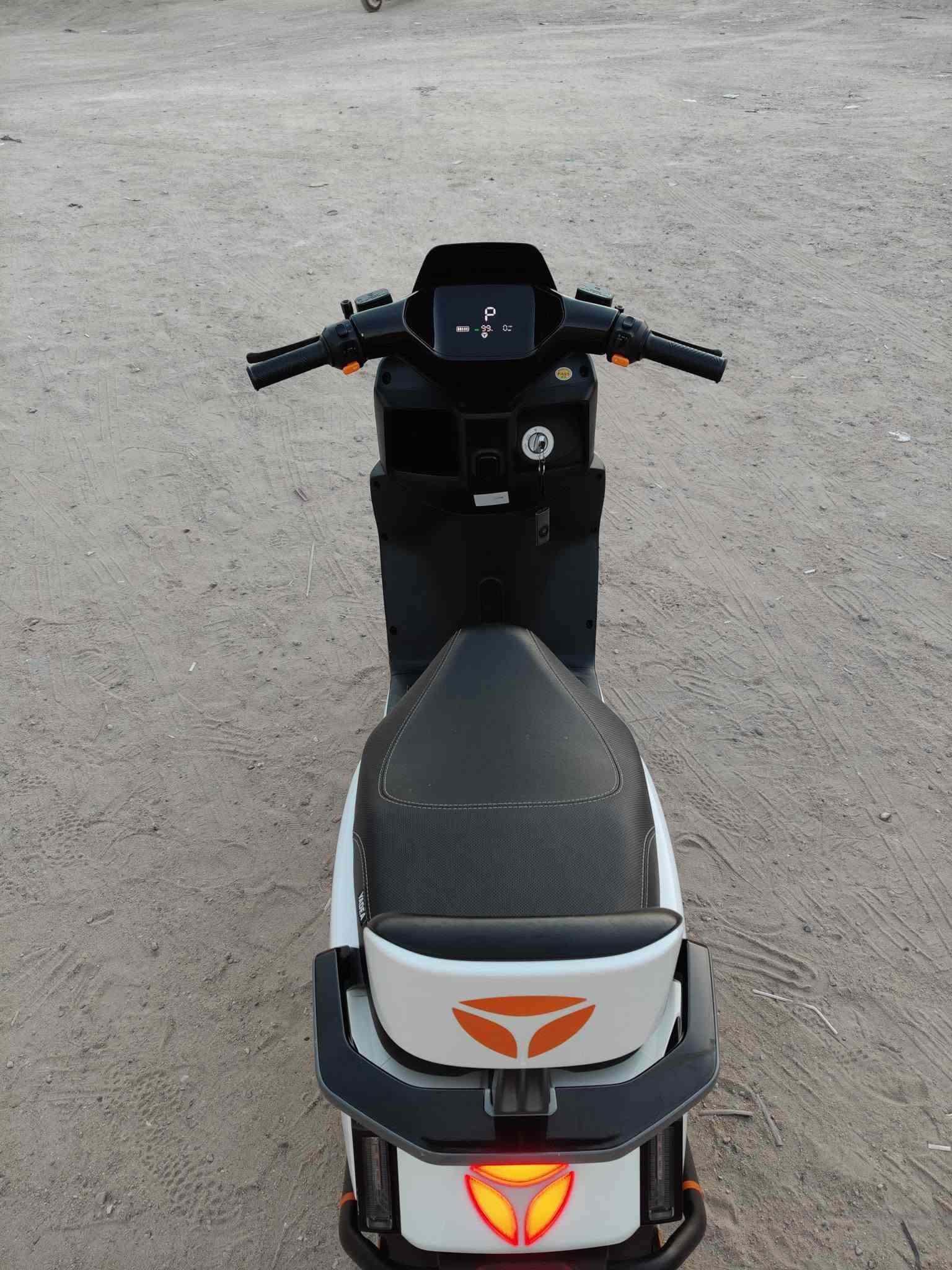 سلام عليكم دراجة للبيع
نوع الدراجة تايلج GT 60
2026
بطاريات العدد 6مصطره أكبر حجم 
غراضها كامله امرايات شاحنة دراجة ونضيفة ما مستخدمة قليل طلعت من الوكالة قبل2شهرين 
مكان الدراجة البصرة الزبير الدراجة الجديدة ب مليون و450
السعر 950وبيها مجال قليل
الستفسار مراسلة الرقم ***********
