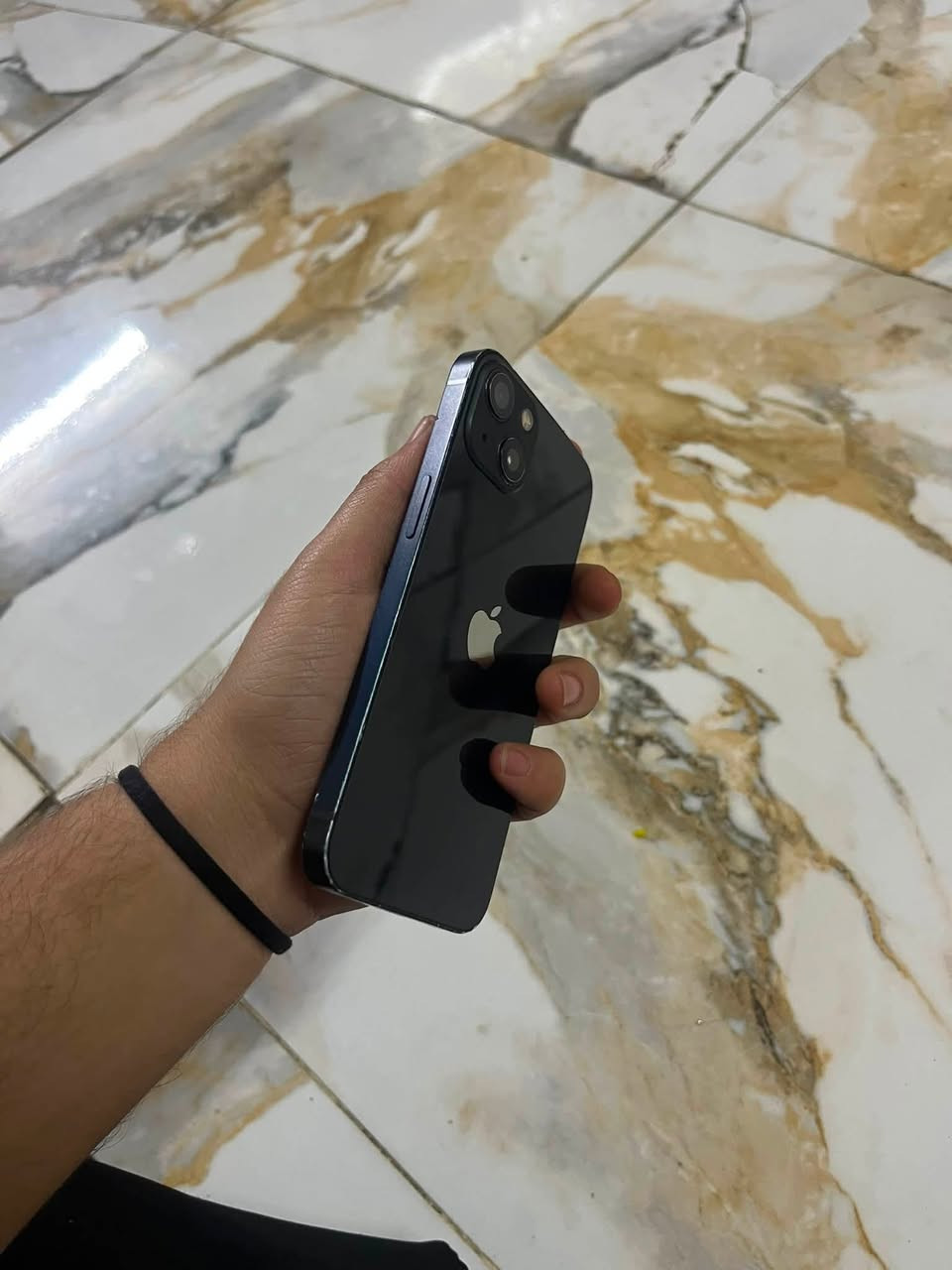 ايفون 13 عادي*
- *التخزين*: 128GB
- *البطارية*: 100% مستبدلة
- *اللون*: نيلي
- *النسخة*: شرق اوسط ماستر AAA
- *الشغال*: اتصال ✅ سيمكرت ✅ فيس ايدي ✅ واي فاي ✅ كامرات ✅
- *الحالة*: بدون عطل او مشكلة، وتفحصه على راحتك
- *الشاشة*: مستبدلة - 3 خيارات، الالوان واللمس فول
- *السعر*: 275 الف وبي مجال
متواجد واتساب رقمي ***********شعندك مراوس نزل
