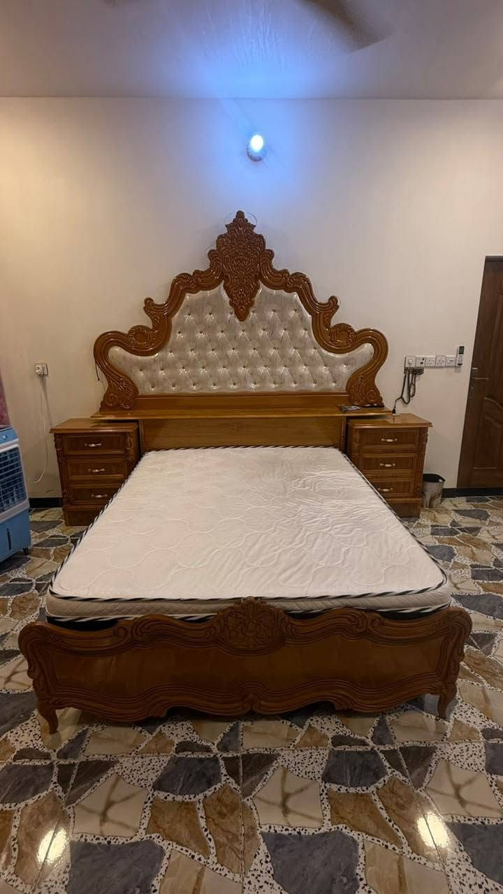 غرفة نوم جديدة للبيع 8 قطع شكل تركي خشب عراقي السعر خاص الاستفسار عل هاذا رقم *********** 
العنوان بغداد التاجي
