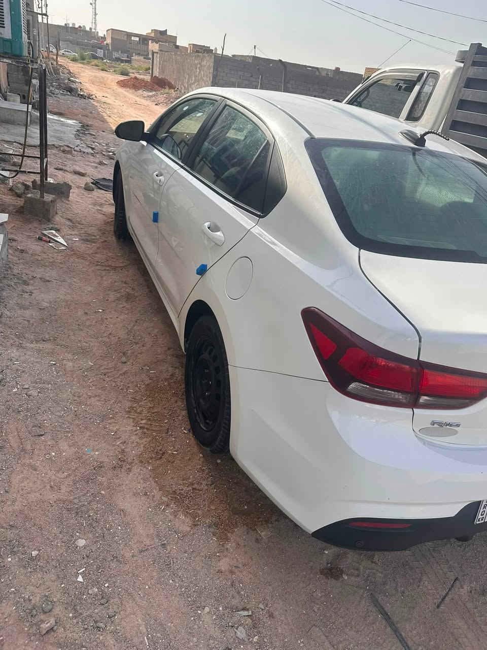 اسلام عليكم ريو للبيع موديل 20وارد امريكي السياره مكفولة من الفتح والصبغ بيه شويه بلحوض وماعداه مكفولة تبريد حداد ومكينه وكير مكفولات الرقم اربيل تريد تحويل تريد وكاله امراوس اوبيع  السعر 97وبيه مجال مكان السياره نجف كوفه ***********
