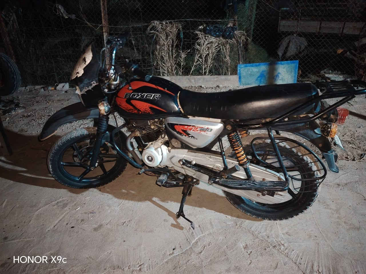 سلام عليكم دراجه بوكسر للبيع شراي ينتصل عل رقم ***********

نص مكتوب في الصور:
- HONOR X9c