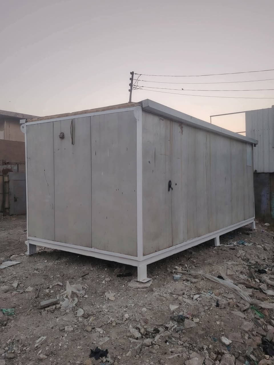 كرفان
كرفان 3*6
باب حديد 
مستعمل نضيف
كهربائيات كامله
 المكان بغداد
الرقم ***********
