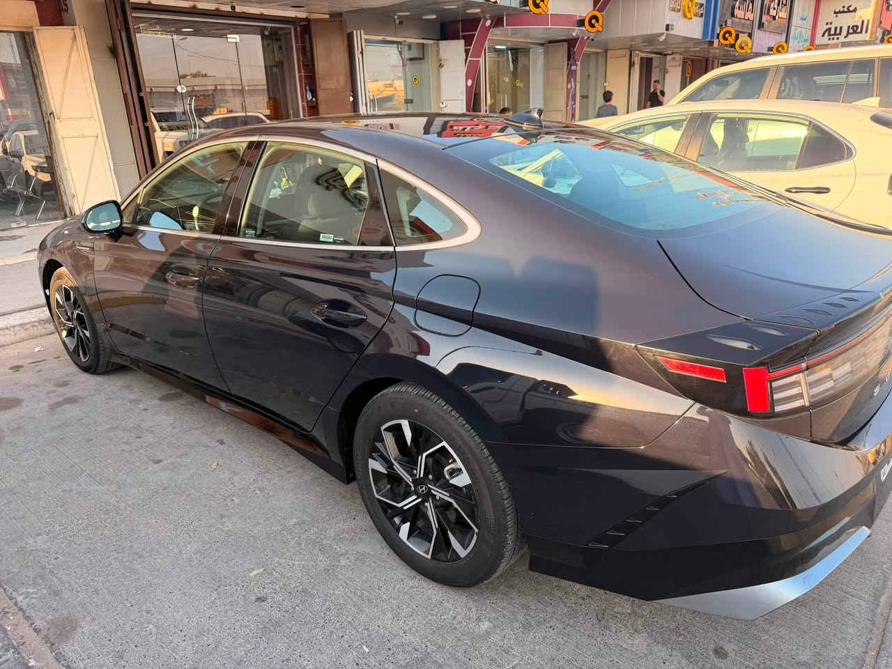 سوناتا 2025 sel
سنويه بأسمي وهزه جديد 
(مكفولة )من الصبغ والتبديل كلها كبس 
بيها فقط بارد قليل 
ماشي 20 الف
مواصفات 
--------
تشغيل عن بعد 
محرك 2500 تنفس طبيعي 
تحكم جامات عن بعد
رادار 360 
كامره دواره
كشن كهرباء 
كشنات تدفئه
بصمة تشغيل وابواب 
تحديد مسار 
توقف ذاتي امامي وخلفي
نضام ترحيب عند الاقتراب 
3 مودات قياده
اوتو هولد
هند بريك بصمه
جنطه ذكية تفتح عند الاقتراب
جام مدبل اوتو
السعر 188 بيها مجال بسيط او مراوس بكورلا هايبرد
السياره كلشي بيها بلادي ومالت الشركة 
***********
