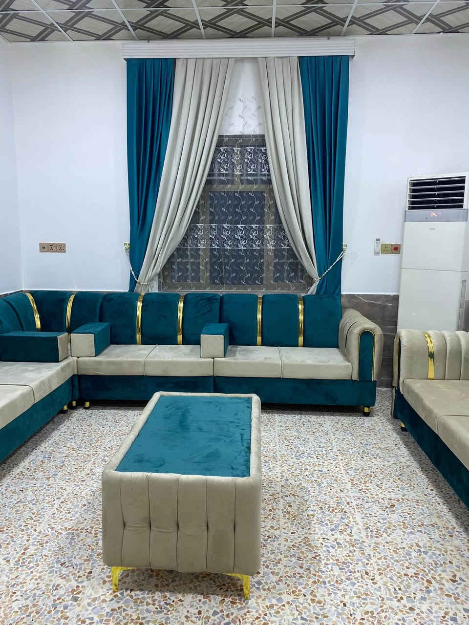 معمل جوهرة • أثاث • القائم