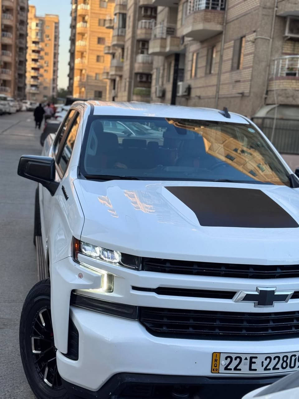 السلا عليكم

شيفروليت سلفرادو

Chevrolet Silverado
السعر 245$

لون ابيض

والمرغوب (باب طويل بدي قصير)

 موديل : 2020

محرك : 5300 V8 ( المرغوب )

كير :  6 سرعات ( المرغوب )

ضرر قطعه وحده فقط
واضح بالصوره

رقم شمالي بإسمي تحويل ثاني يوم
و الهزه كامله 

(المواصفات)

- فور ويل 

- تشغيل و إطفاء عن بعد 

- فتح النوافذ عن بعد 

- إناره ترحيب 

- صندوق الخلفي كهربائي

- كامره خلفيه 

- مانع إصتدام مع فرامل 

- سياقه ذاتيه 

- حساسات إطار 

- شاشه تدعم(ابل كار بلي+واندرويد اوتو)

- مثبت سرعه 

- تبريد ثلج  + تدفئه  

- تبريد قطعتين 

- تسع السياره إلى 6 ركاب 

- مانع نزلاق

- سايد بريك كهربائي

- تنفيذ الأوامر الصوتيه 

- تحكمات ستيرن 

- دهن الگير جديد 

- سبير و ملحقاته جاهزه / + تايرات ثنين نضيف جدا اضافيات

الاضافات:

- دوسات ب200$
- طخم ويل جديد 1200$
- غطاء بدي 250$ 
- لايتات زينون 

كلشي واضح بالصور و السونار + فقط مأشر سيرفس حجر بيئه بسبب البانزين بالعراق العظيم 

وتحياتي للجميع

مكان السياره صلاح الدين / قضاء الدور 

***********
