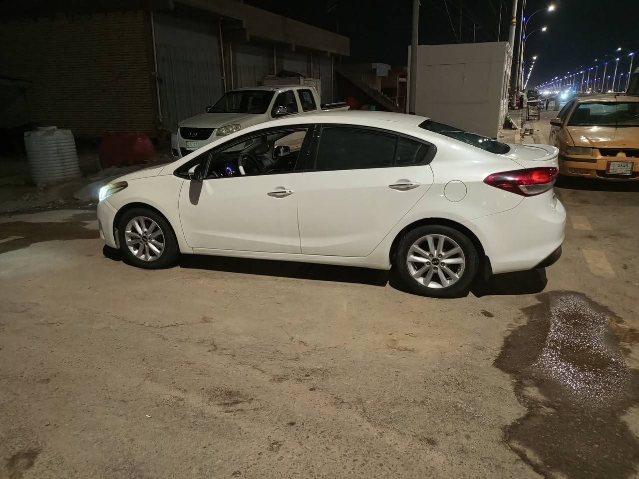 سلام عليكم سيراتو خليجي  موديل ١٨ رقم بغداد سياره جاهزه محرك كير تبريد حداديه تخم تأير بيه صبغ الجاملغ الأيسر أو تبديل قطعتين مكاني السماوه ***********
