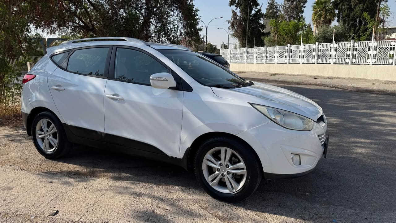 توكسون ٢٠١٣ شاشةوكاميرا بئ بؤياغ دوو جئ ساردى هةية لةگةل ٣جئ كارت ١٨٦ رؤشتية مةكينةى نةكرايتةوة سةنةوى ژينگةى تازةية بئ مةسروفة گئرو مةكينة بةشةرت 
١٣٢كةمةك مةجال
*********** أربيل, العراق
