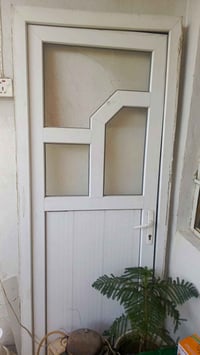 باب • ٢٠٥×٨٤ سم • قفل ومفتاح نظيف