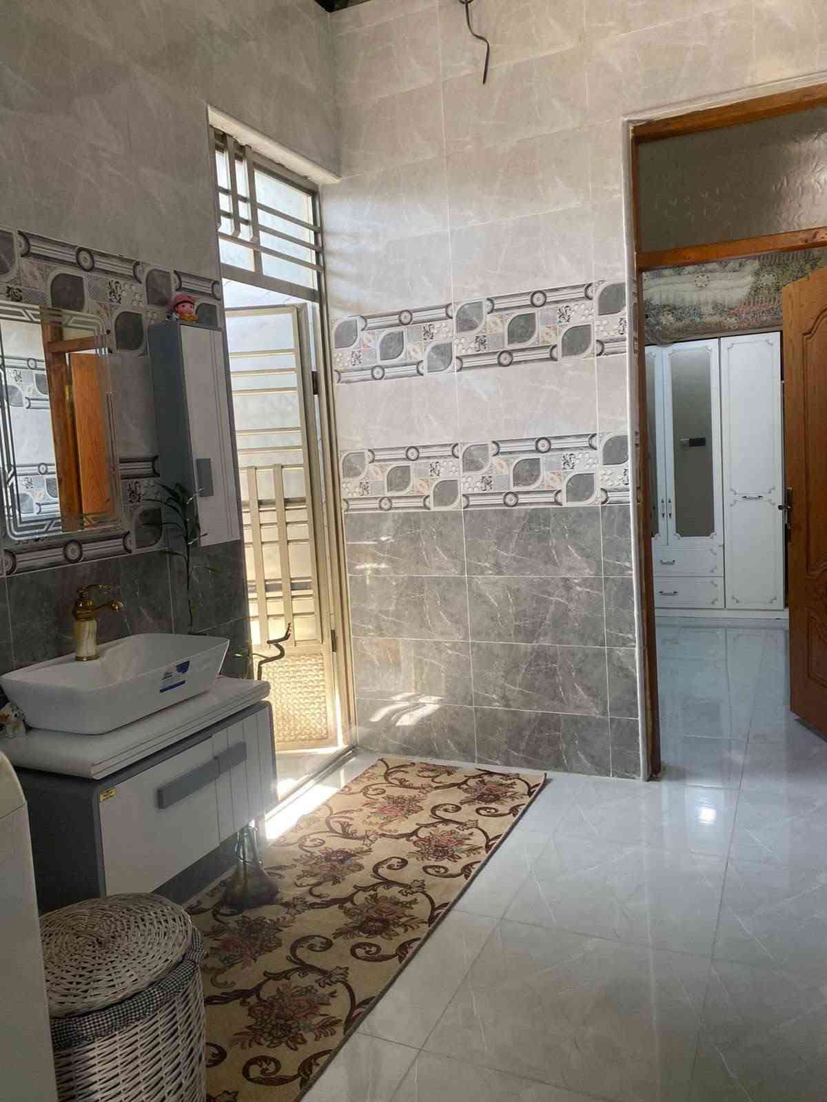 مقابل الجزيرة السياحية • ١٠٠م • سقف سندويج