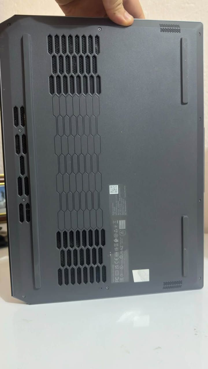للبيع لابتوب Lenovo LOQ Gaming 🔥
🔹 المعالج: Intel Core i7-13650HX
🔹 الرام: 16GB DDR5
🔹 التخزين: 1TB SSD
🔹 كارت الشاشة: RTX 3050 6GB
🔹 الشاشة: 15.6” FHD – 144Hz IPS
🔹 كيبورد بإضاءة خلفية
🔹 Windows 11
🔹 الجهاز نظيف واستعمال شخصي

💰 السعر: [مليون ومية] قابل للتفاوض 
📍 المكان: العمارة – ميسان
📩 للتواصل: ***********

ملاحظة: عندي الفاتورة الأصلية، والجهاز مشتري من شركة سما الشارقة بتاريخ 30/9/2025

نص مكتوب في الصور:
- شركة سما الشارقة للتجارة الكومبيوتر والأجهزة الالكترونية المحدودة شارع سلطان مظفر - مقابل شركة كانون- اربيل- العراق SAMA AL-SHARIQA COMPANY For Trading Computers And Electronic Equipment LTD. Address: Iraq-Erbil Sultan Muzaftar Street - opposite Canon company آجل فاتورة مبيعات الزبون : السيد عبدالله محمد المحترم الموبايل : *********** العنوان : رقم الفاتورة : 6396 التاريخ : 2025/09/30 الملاحظات : الضمان ٦ اشهر صيانة والبطارية اسبوع // ميسان-العمارة-قرب صحة الطلاب Item Description QTY P.N Price Amount 1 Lenovo LOQ 15IRX9 Gaming / i7-13650HX / 16GB-DDR5 / 1TB-SSD 6GB-RTX3050 / Backlit-KB/15.6-inch IPS FHD 144Hz/ WIN11 / Luna Grey / ENG 1 83DV001NVK IQD 1,690,000 IQD 1,690,000 2 sticker win11 pro 1 IQD 100 IQD 100 3 Meetion Gaming Mouse MT-CM21 Chromatic RGB Circulation Backlit 1 IQD 95,000 IQD 95,000 4 Bag Lenovo B210 BackPack 15.6-inch Black 1 IQD 35,000 IQD 35,000 4