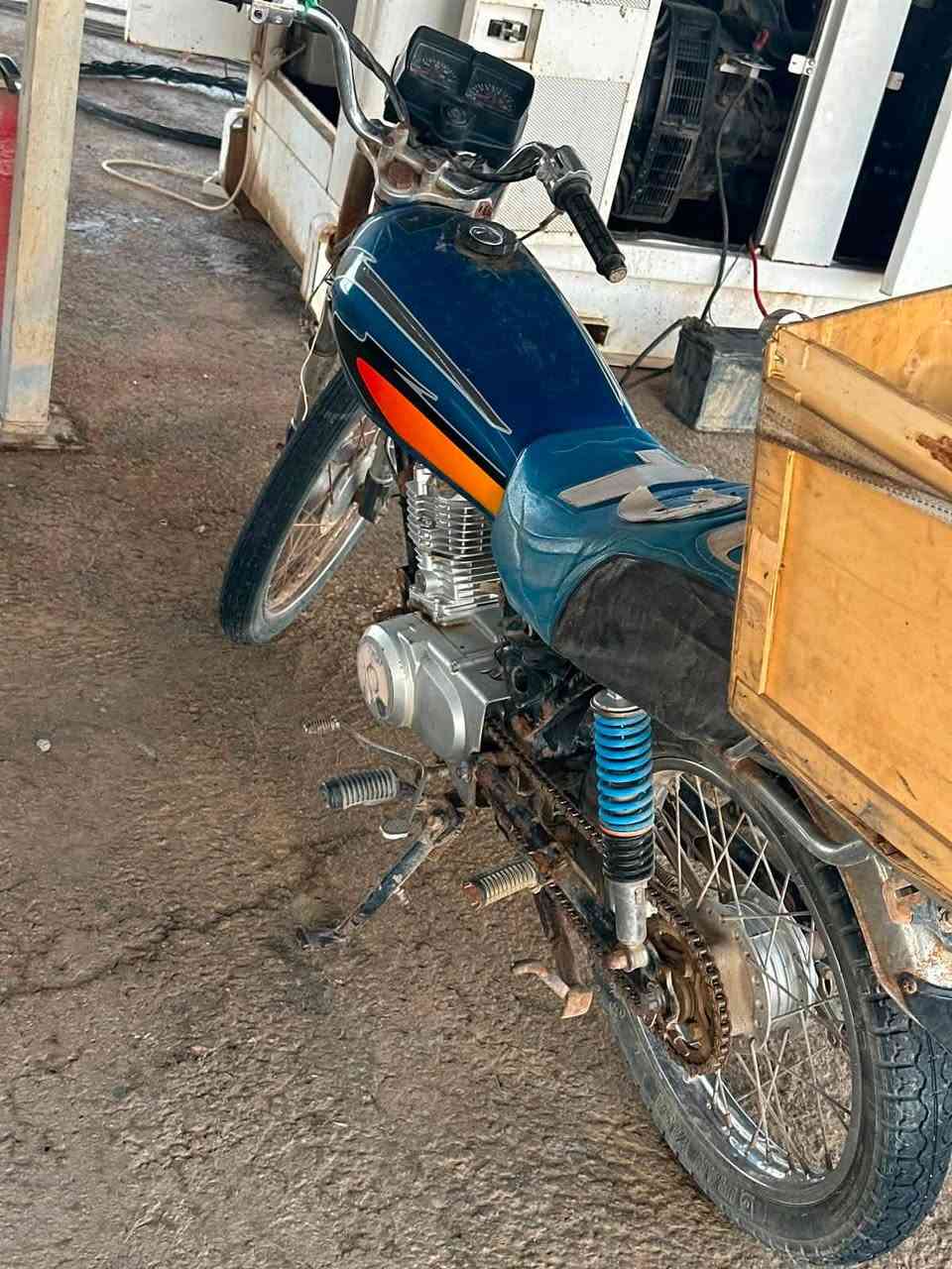 ادوات ادوات البيع السعر250  كلشي شغال بيها  دراجه جاهزه عوزها بس تجفيته عنوان البصره***********
