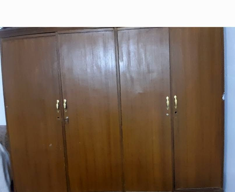 العنوان بغداد البياع حي التراث .التواصل على الرقم *********** السعر النهاي 250فقط
سلام عليكم يوجد الديناء تخم ١٠مقاعد الضغط زين بس يعتاجلها رجلين .  وكنتور  ابو٤بوب وبوفيها ٦بوب بس باب واحد مكسور مثل ماموجود بالصوره.
