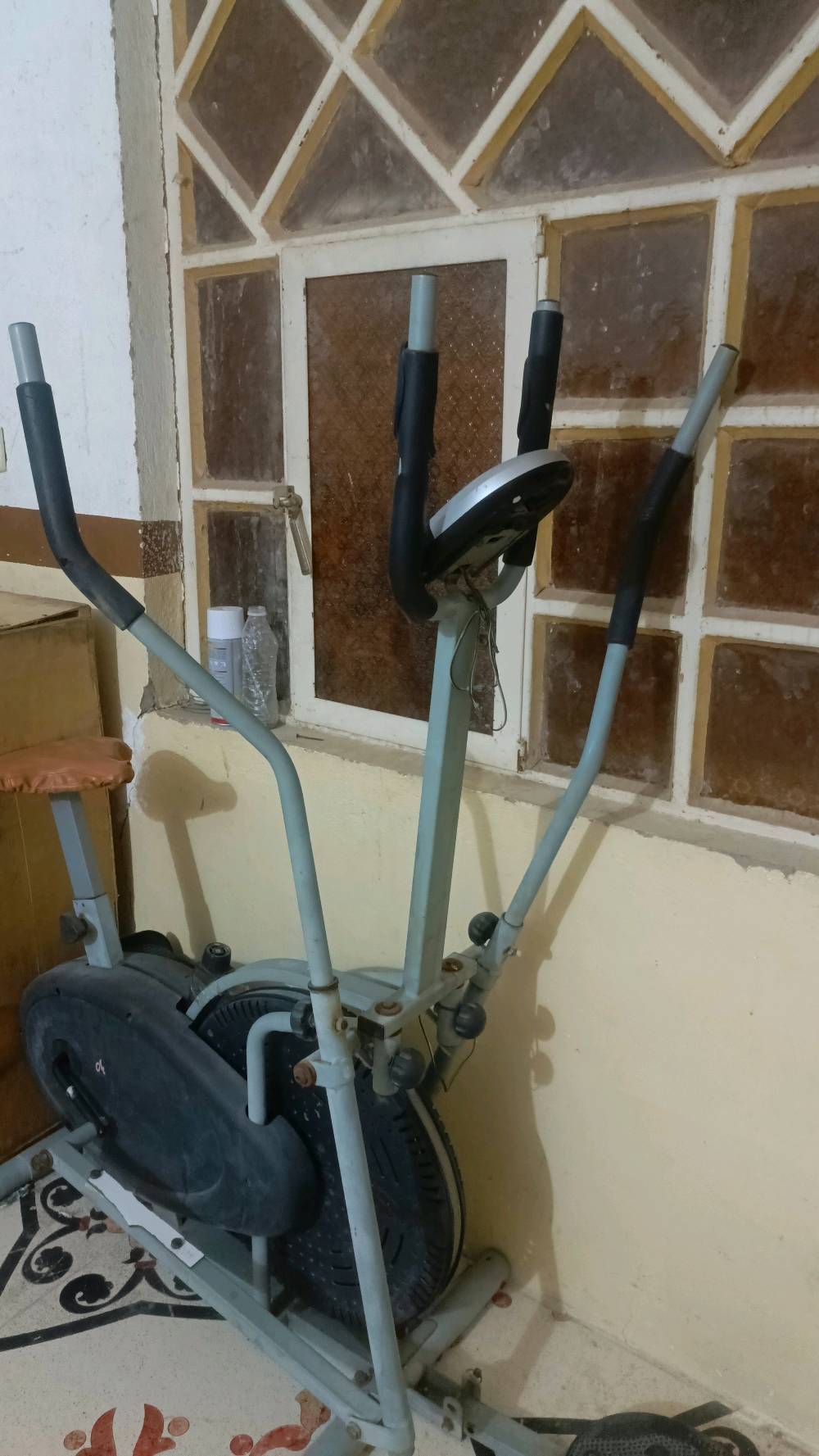 جهاز  الاوبيتكال  نضيف وما بي شي مجرد قاعده الرجل وحده مابيه ووحده موجوده  السعر 40 وبي مجال للتوصيل  موقعنا المهندسين