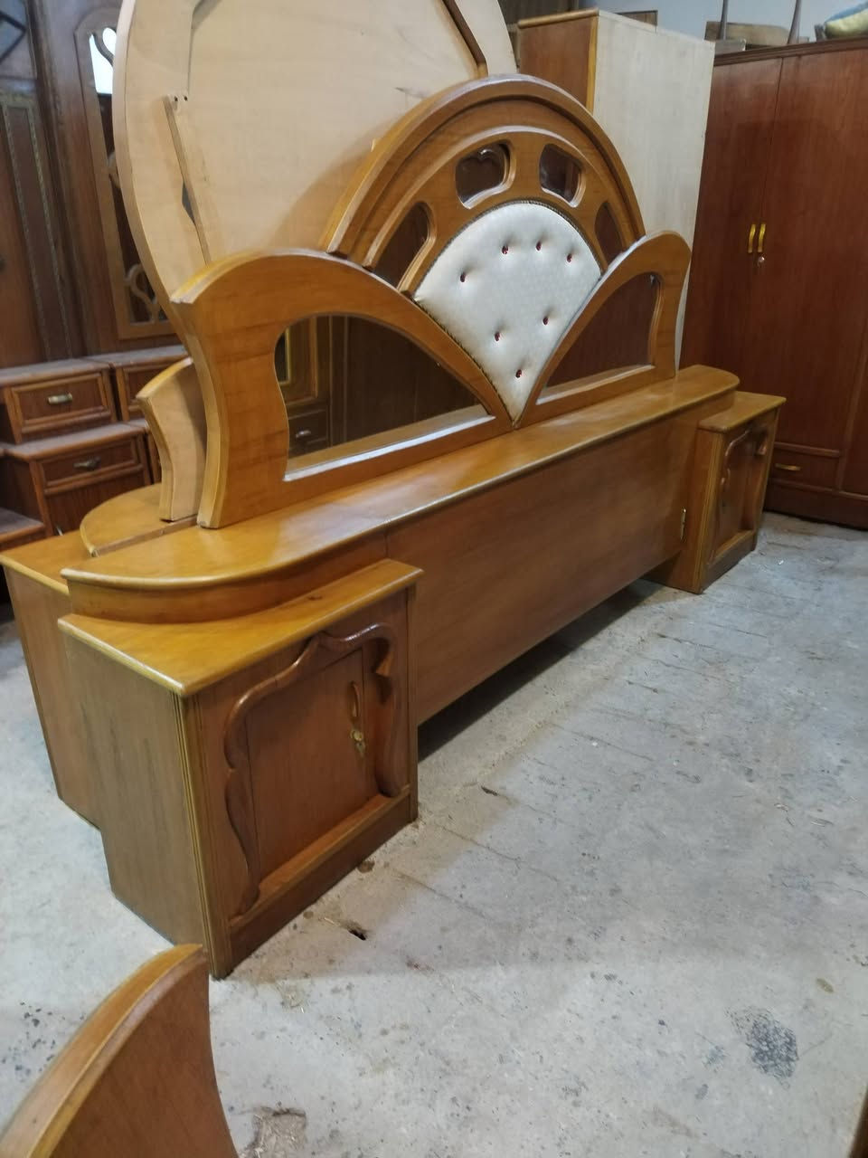 غرفه صاج داخل وخارج شغل ثقيل كل الغرفه خمسه مالم النضافه 99بل 100 الدنك العكر كلهن جاوي شغل فول توصا العنوان شفته شارع المفوضية قرب مولد نصوري ***********
