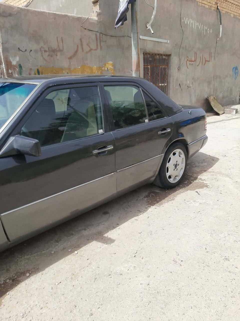 مارسيدس ٩١ قواعد سليمه
حدادة جديده من الطول للطول بطاريه جديده كهربائيات كلها تمام تخم تاير
غرفه جديده.. 
مكينه ٢٥٠٠ كايمه ابيعها على وضعها السعر ٣٥ قفل
العنوان بصرة الهارثه مبايل ***********
