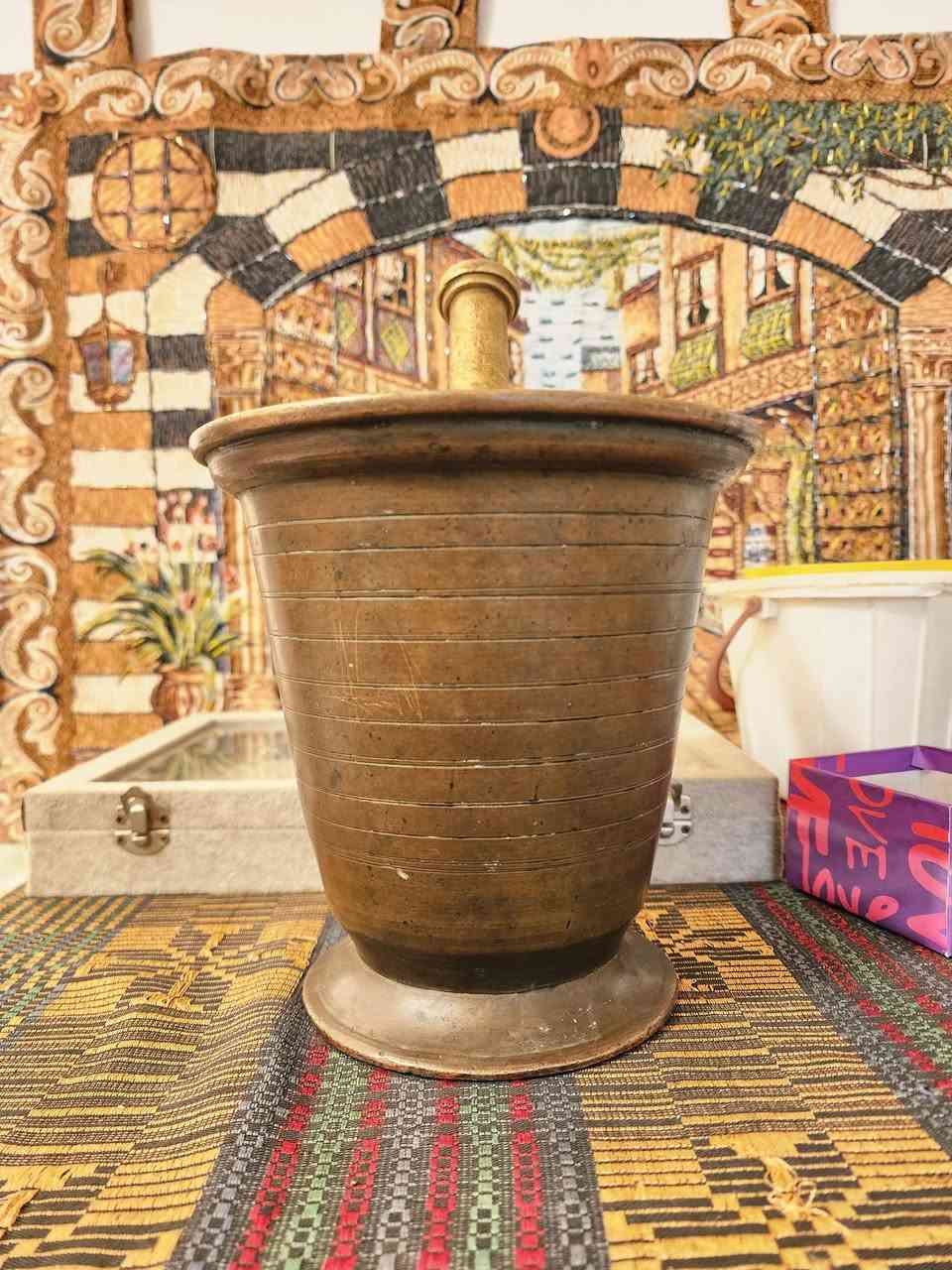 هاون بغدادي ارتفاع 18.5 نضيف جدا للاستفسار خاص ويوجد توصيل ***********
