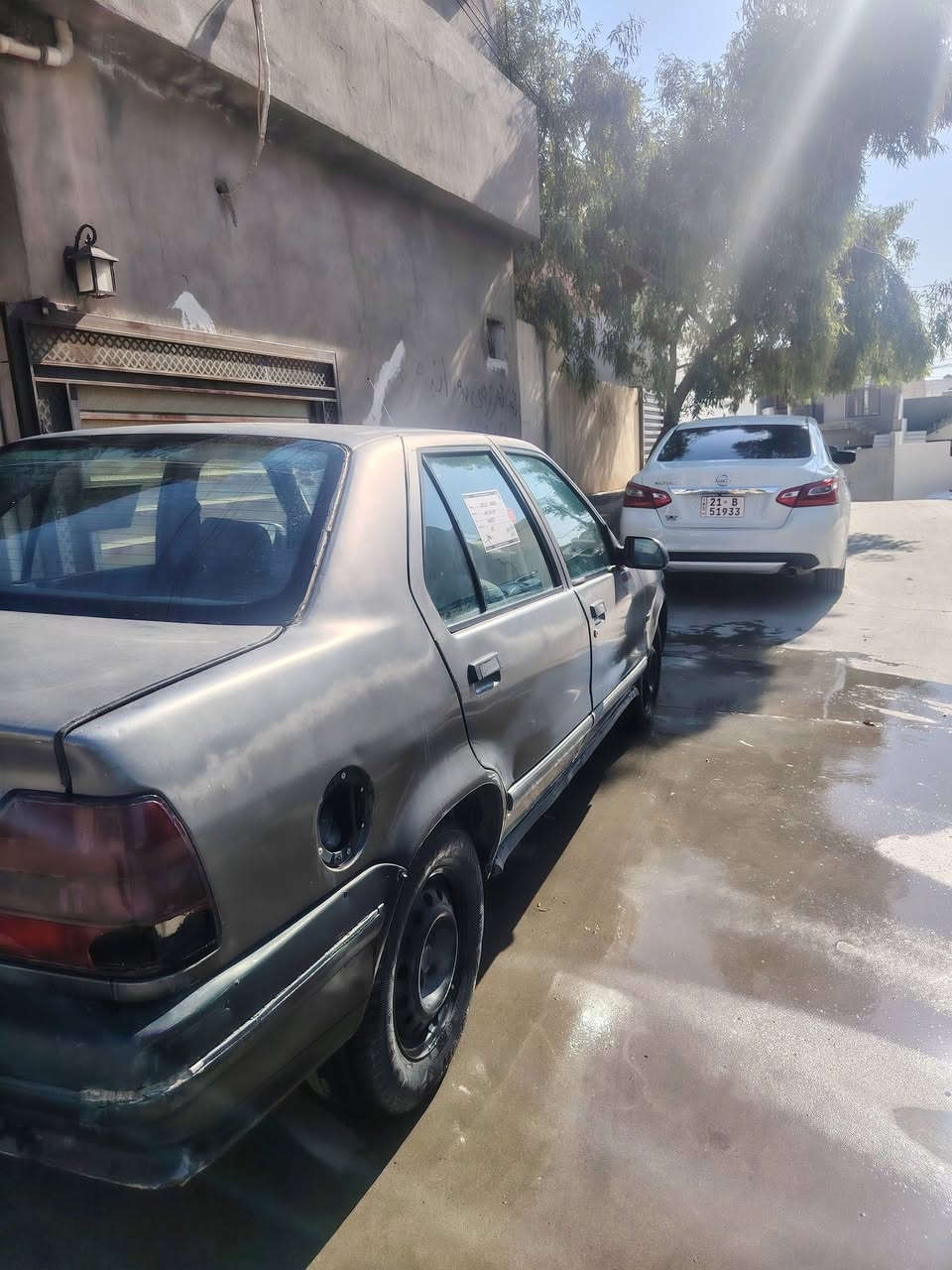 سيارة رينو ٩٢ كير ومحرك شرط. وين ما يعجبك  روح بي. بس راعيها ما اندل رقم كركوك وما بي دفتر بنزين
. وسنوية عاج 
السعر  ١٠ورقة ومجال للاتصال ***********
