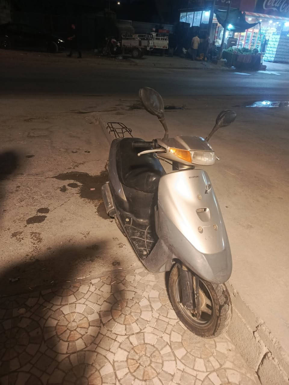 سلام عليكم للبيع دراجه زوزوكي ياباني دراجه كلش حلوه سلف هندر لايت بك لايت كله شغال نقص بس ستاند للبيع سعر 200وبيهة مجال مكاني بعقوبة ***********
