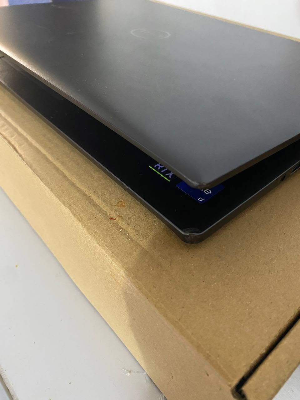 للبيع لابتوب Dell Vostro 16 7620 بحالة جيدة، مناسب للدراسة والهندسة والتصميم والاستخدام اليومي.
المواصفات:
المعالج: Intel Core i7-12700H الجيل 12
الرام: 16GB DDR5 4800MHz
كرت الشاشة: NVIDIA GeForce RTX 3050 Ti 4GB GDDR6 منفصل
التخزين: 512GB SSD NVMe
الشاشة: 16 بوصة WUXGA 1920×1200
نسبة الشاشة: 16:10
كرت شاشة مدمج: Intel Iris Xe
الواي فاي: Wi-Fi 6E
البلوتوث: Bluetooth
النظام: Windows 11 Pro
الشاحن: أصلي
البطارية: تعمل بشكل جيد
الابتوب بي ضربه خفيفه مماثره عليه بشي مثل مموضح بصوره

السعر: 825.000 وبيها مجال للشراي  
استفسار خاص او ع رقم *********** متوفر توصيل
