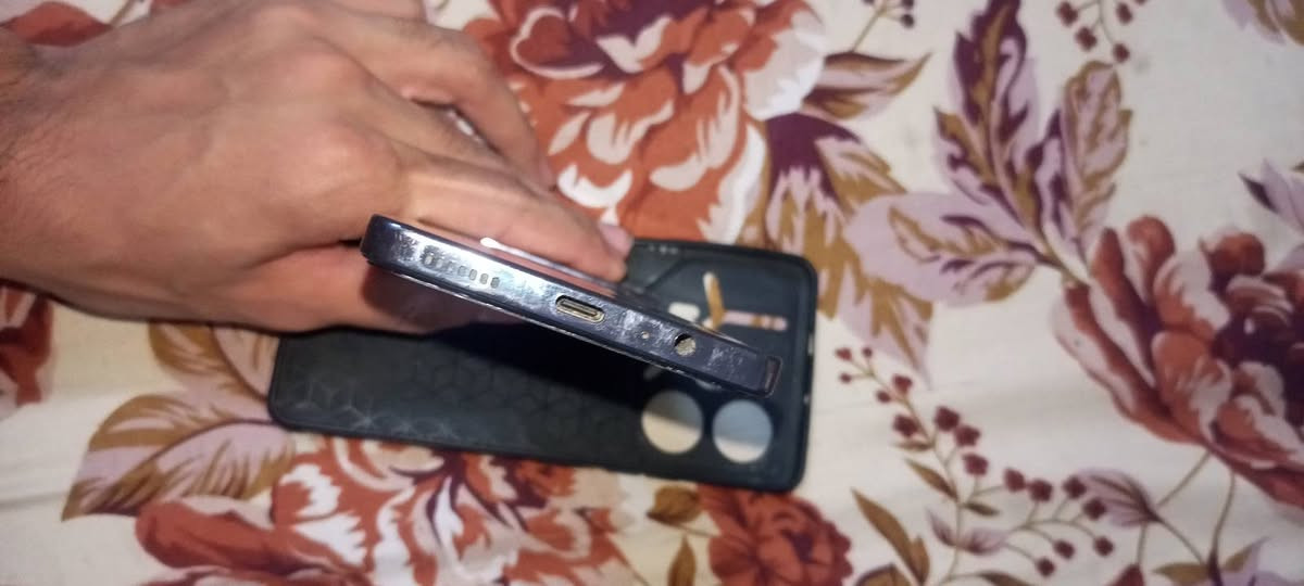 سلام عليكم تكنو بوفا 6 برو 5G ذاكره 256 عل 12عل 12 كلشي ما مبدل و بطاريه6000 ضهر شغال كلشي ما مبدل بي فقط هاذ الشخط و النضافه كدام عينك مكاني بغداد شعله هاذ  رقمي ايشي واتساب  *********** سعره 170 وبي مجال بسيط بدون ملحقات

نص مكتوب في الصور:
- لا يوجد بطاقة SIM