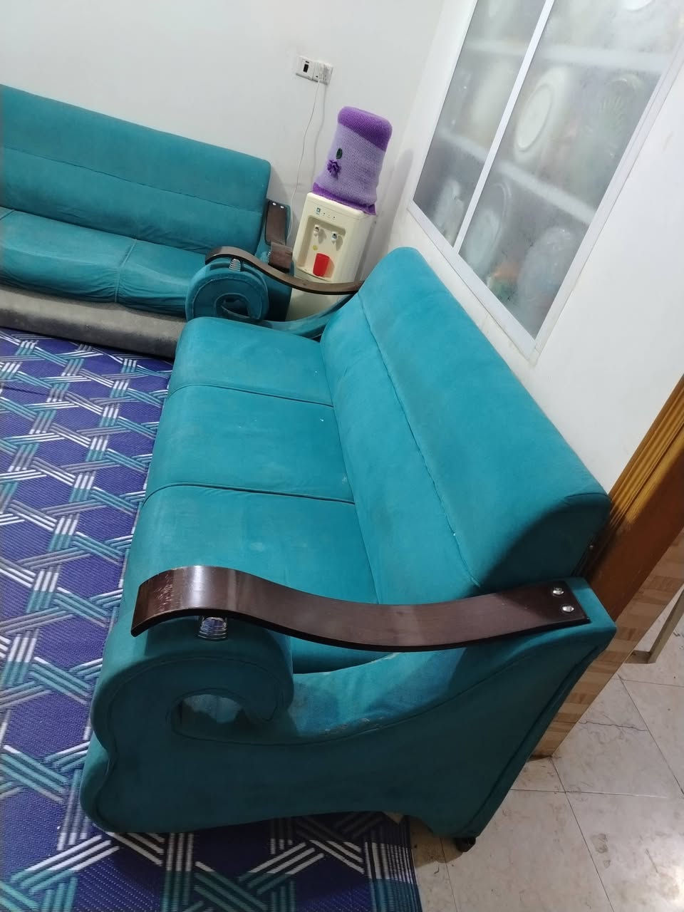 ديوان نضيف للبيع 
العنوان ملحق النداء 
السعر ٢٠٠ الف وبي مجال للطيبين 
الاستفسار الاتصال على ***********
