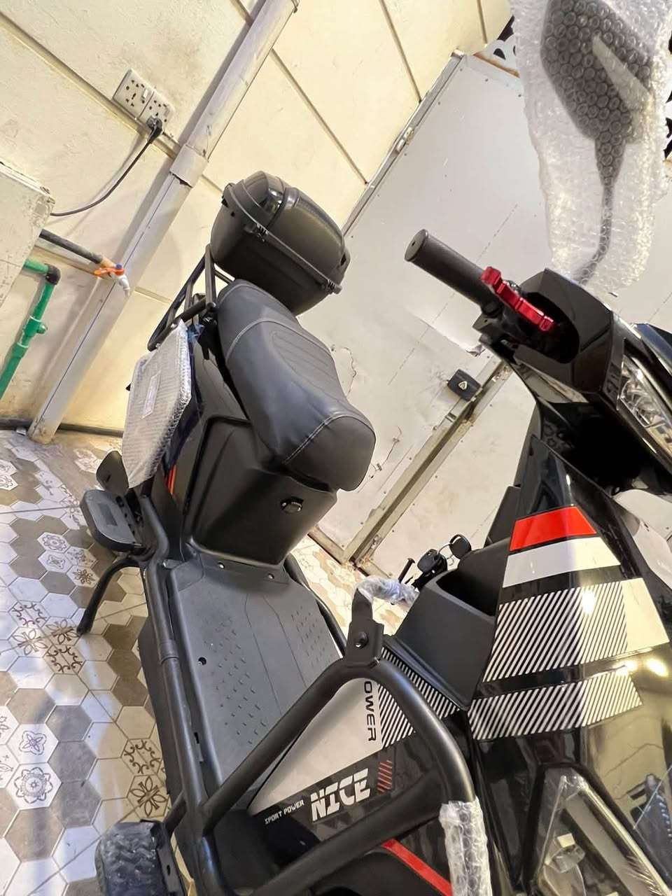 دراجه شبح الماسه 💎
موديل2026
موطور بالكارتون جديد
(اخو الزيروو مستخدم ...)
(بطاريات عدد 6 على فحص ) 
فول مواصفات  «ملف3500W» 
(نظام  R) (نظام P)
(مخرج شحن USP) 
لايت زنون عالي ناصي 
اشاير يمنة يسرة دبل اشارة
سماعات بلوتوث بلاديه 
السعر ٧٠٠الف وبي مجال 
الموقع داخل الرمادي
الاستفسار :***********

