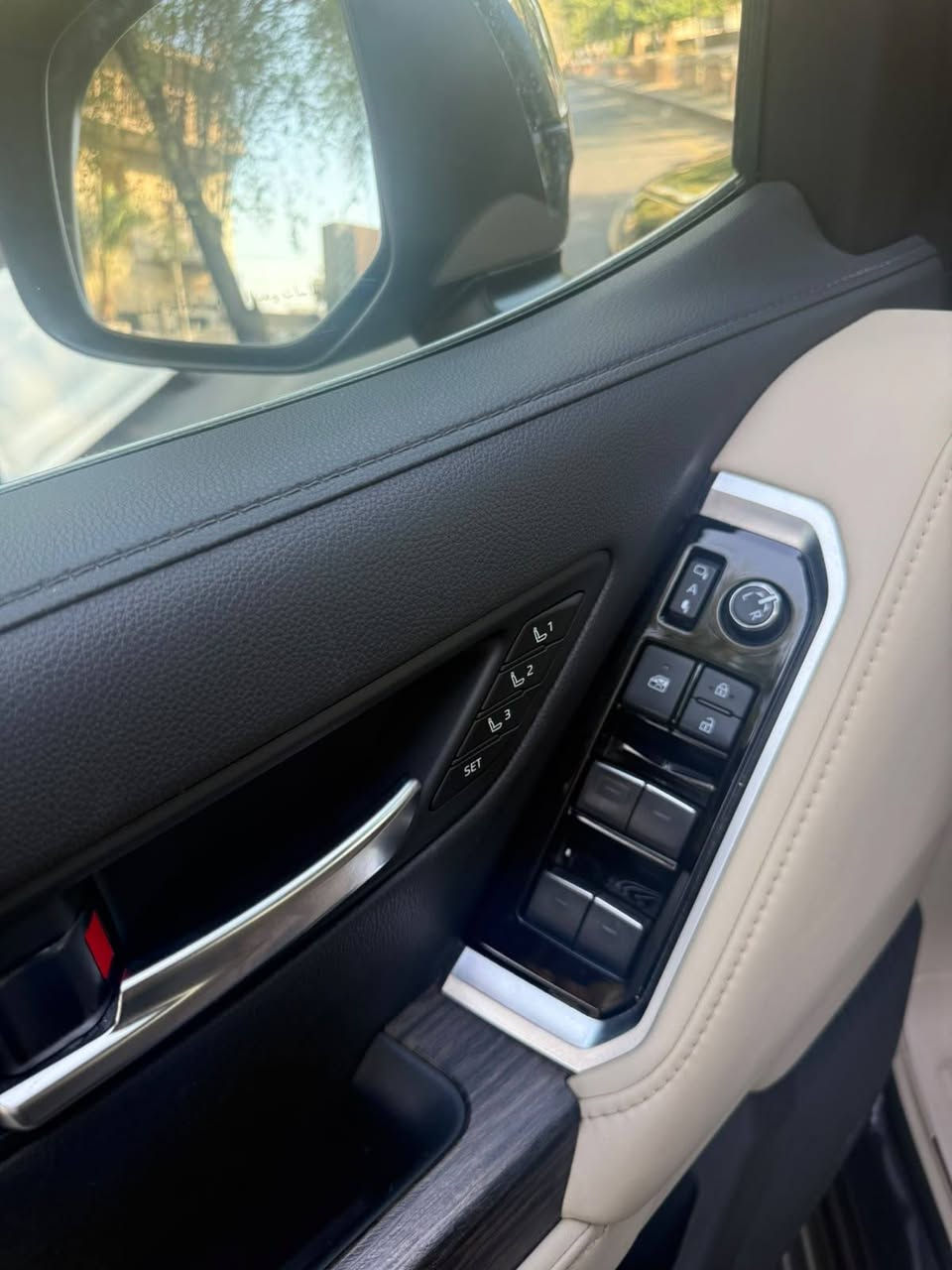 لانكروزر VX Limited موديل 2024
فل مواصفات
ذاكرة مومري
كشنات تدفئة وتبريد
كشنات خلفية كهرباء
5 كاميرات محيطية دوارة
رادار أمامي ونقطة عمياء
مكفولة كفالة عامة
ماشية 29 ألف
رقم بغداد
مغلفة PPF
السعر 72/500
للاتصال ***********
