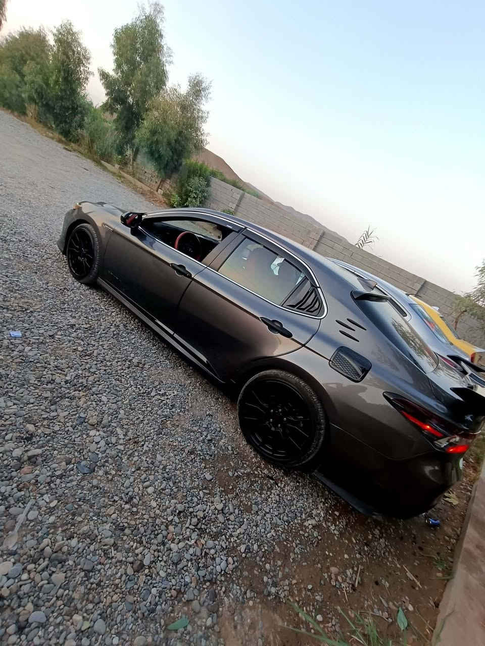 كامري 2022 LE وارد امريكي حادث جاملغ وبونيد لون نفطي 180 وبي مجال مكان السياره كركوك رقم ***********
