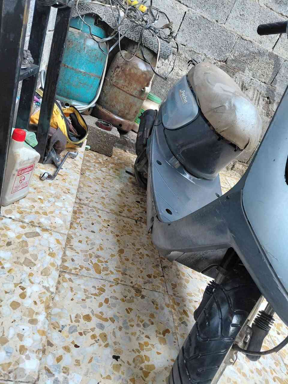 دراجة منغولي تشتغل كلشي مابيها بس الصالنصة بيها صوت ما مكسور البرغي بس بيها صوت سعر 175بيها مجال قليل مكان كربلاء رقم ***********
