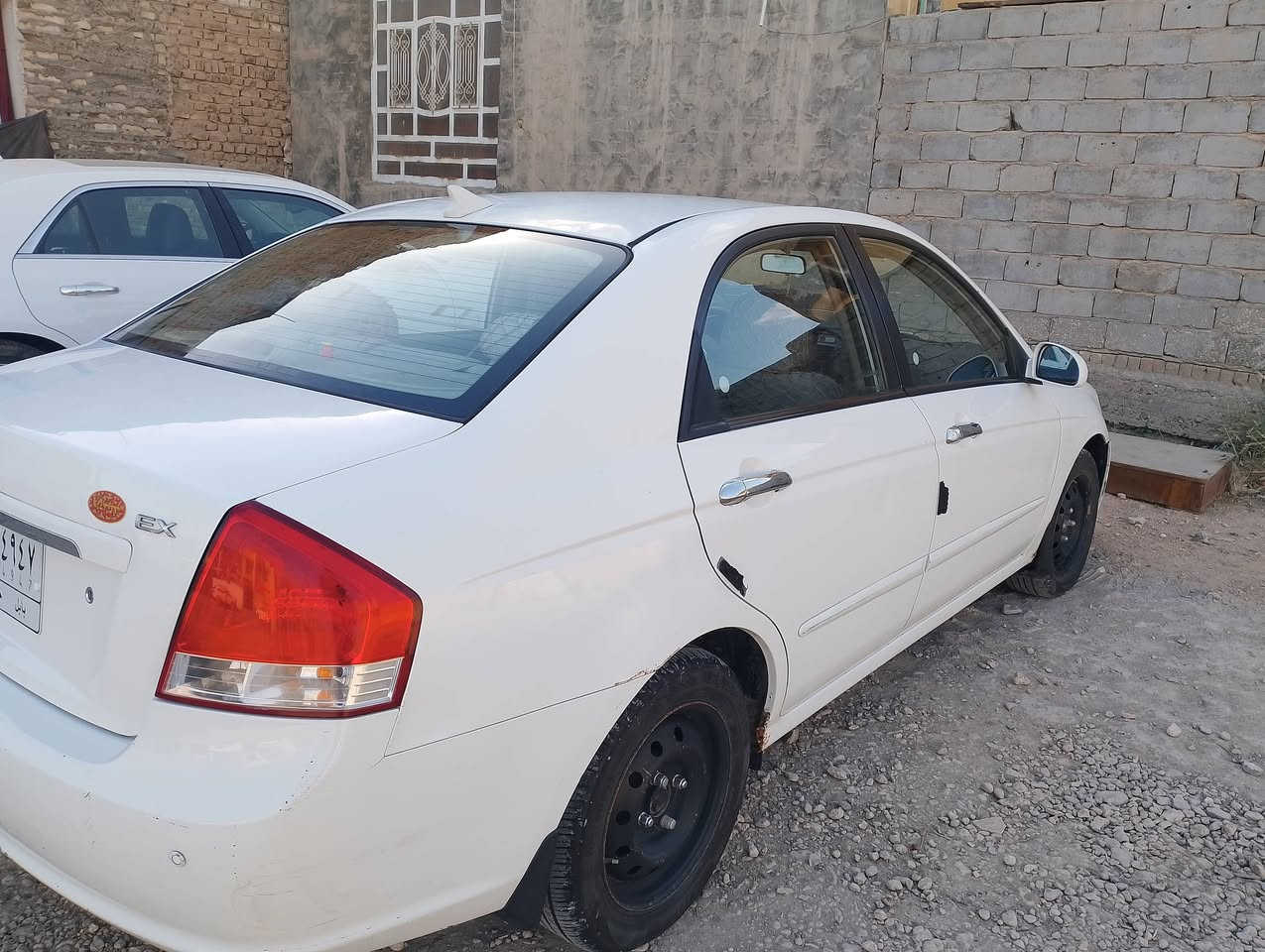 سبكترا 2009 بأسم الوالد مكينه 2000 تبريد شغال مكفوله عدى صبغ بسيط بين الباب والجاملغ سنوية ما ساقطة وبيها ملصق ورقم الماني مكانها حلة ابي غرق السعر 87
***********
