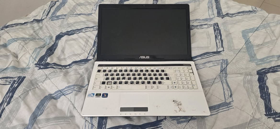ASUS X53S • متكسر • قطع غيار